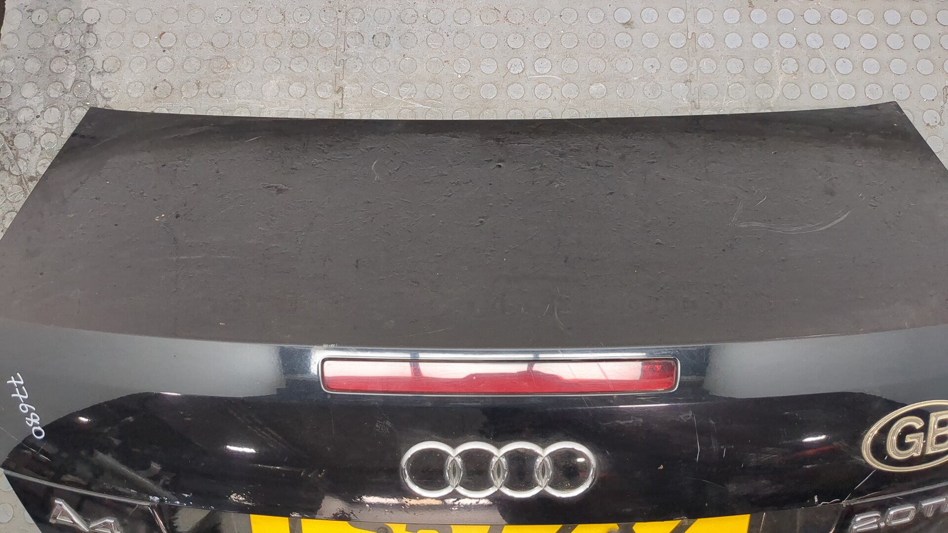 Дверь багажника