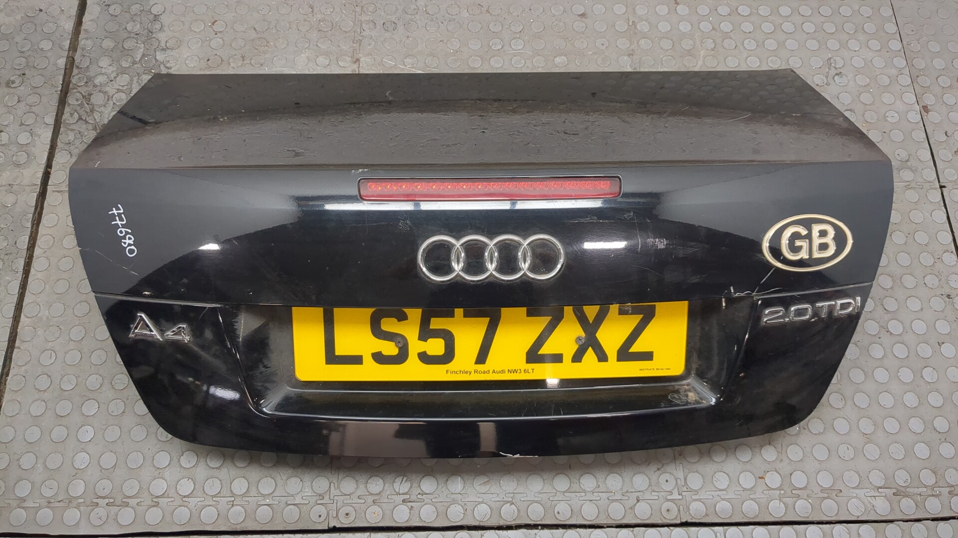 Дверь багажника