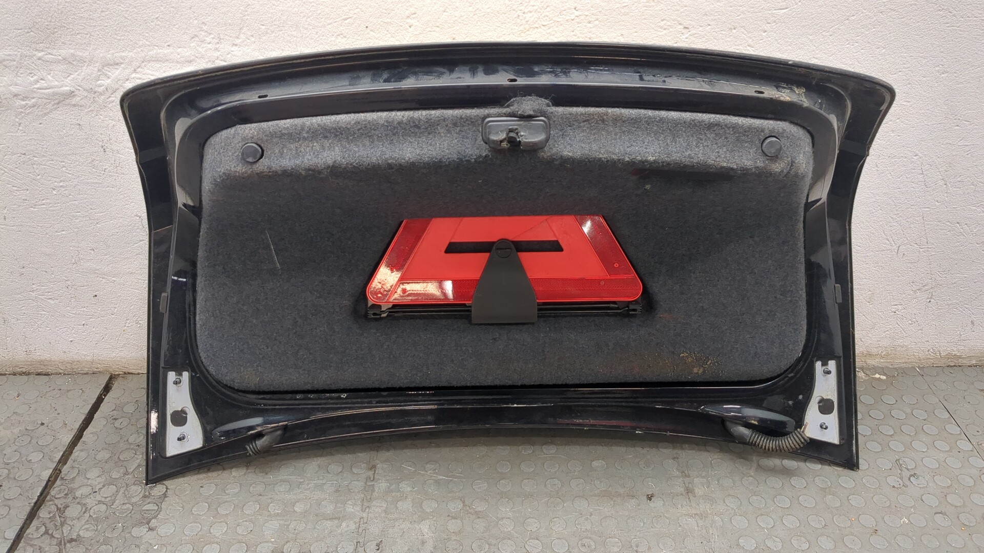 Дверь багажника