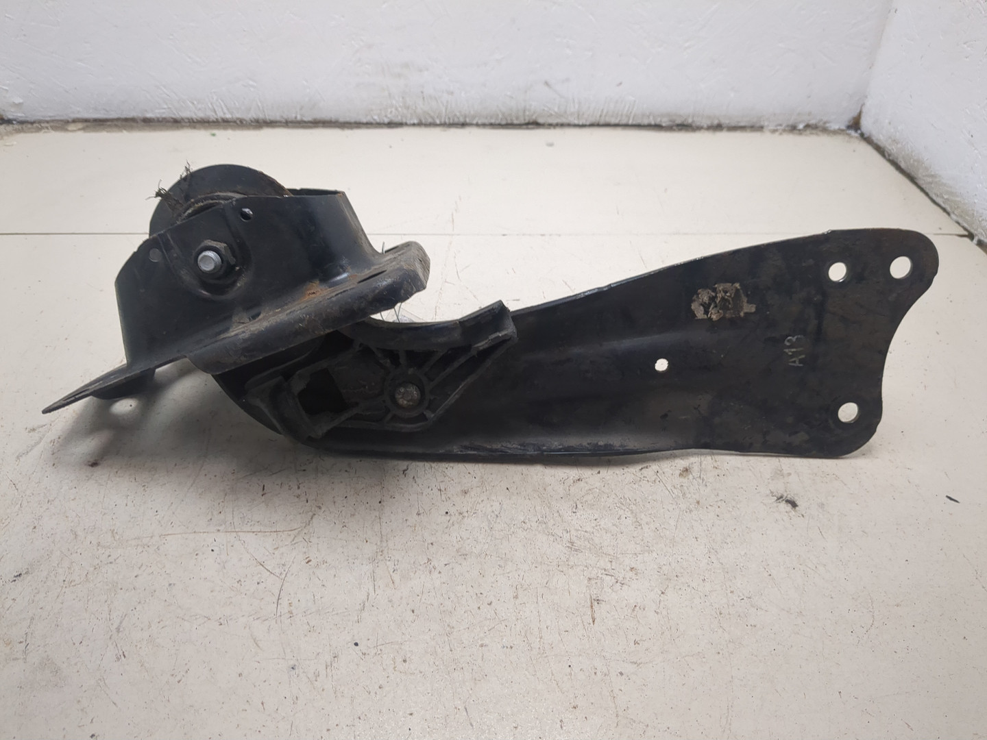 Рычаг задний левый