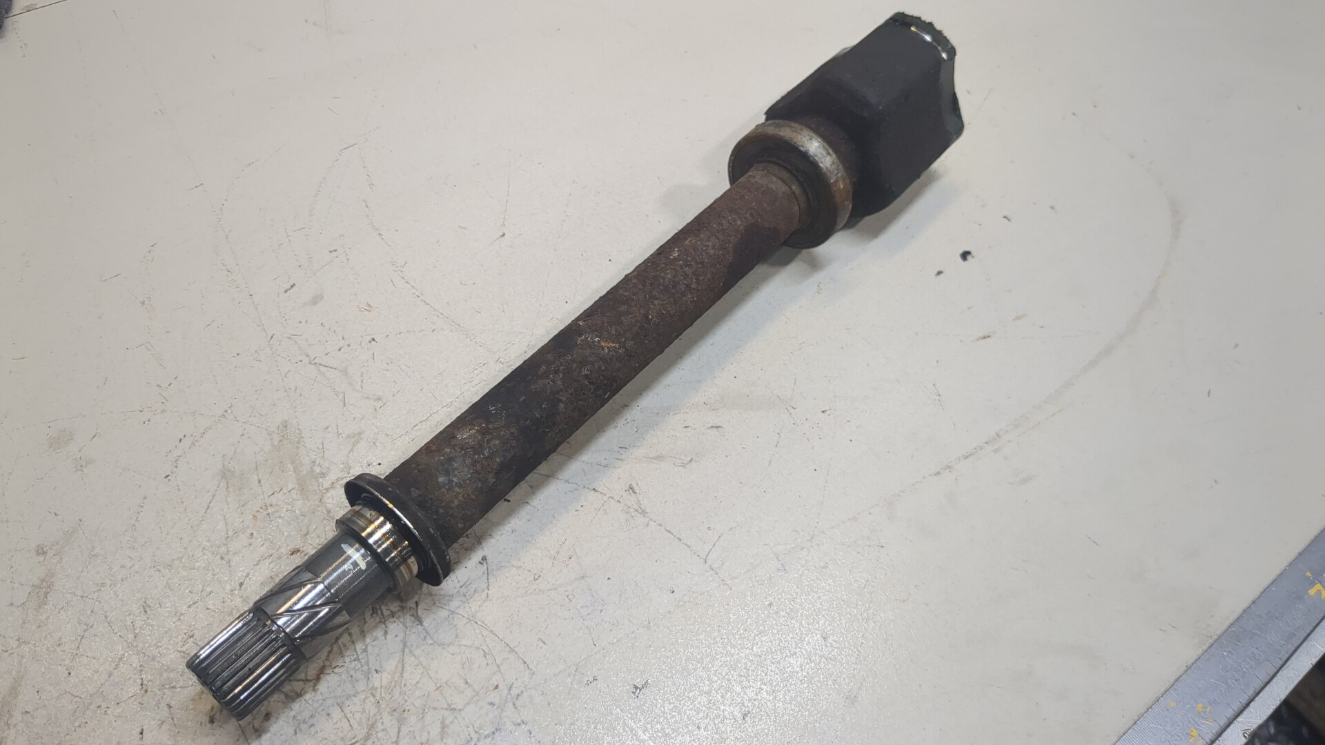 Полуось передняя правая