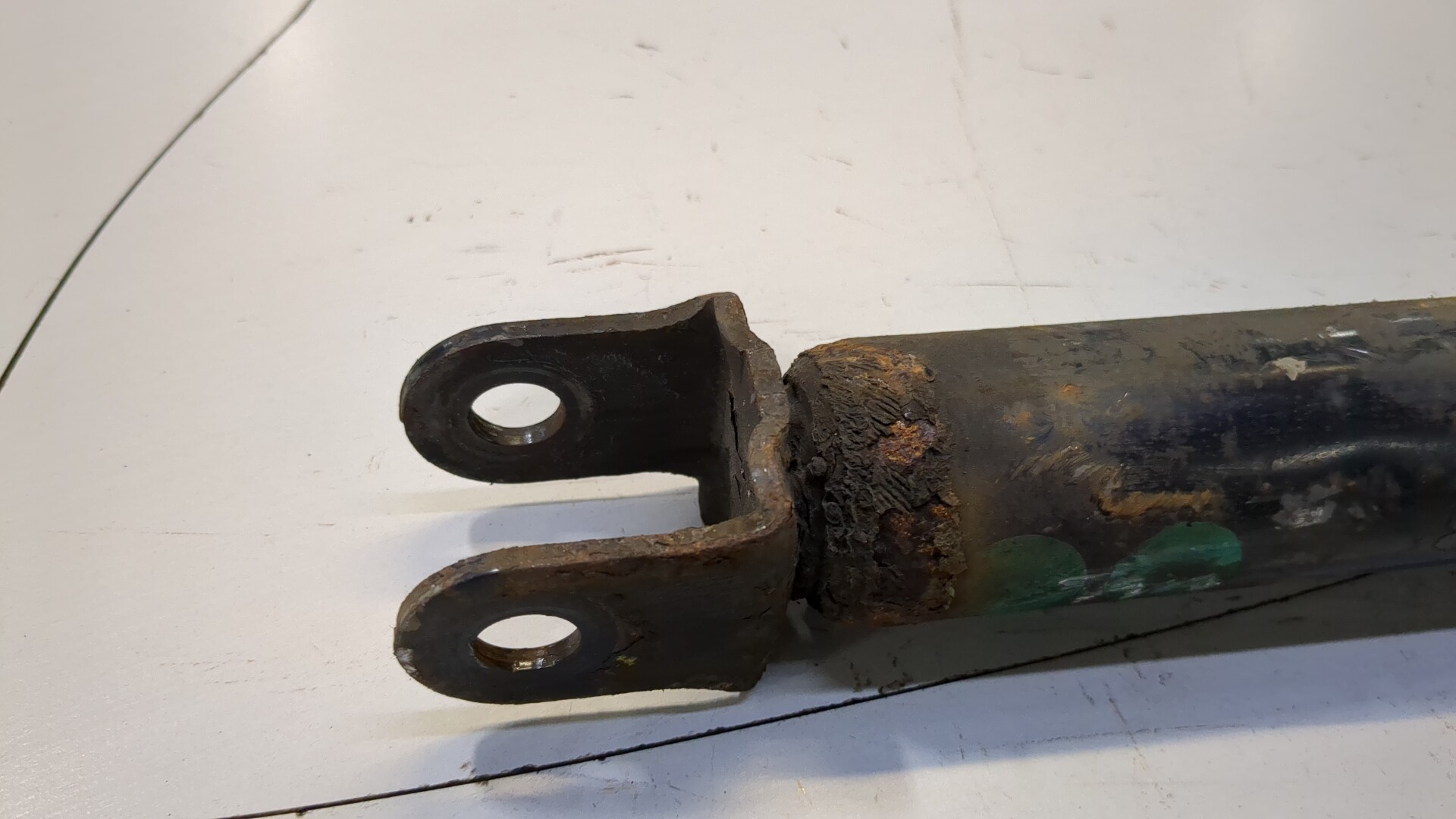 Амортизатор задний (стойка)