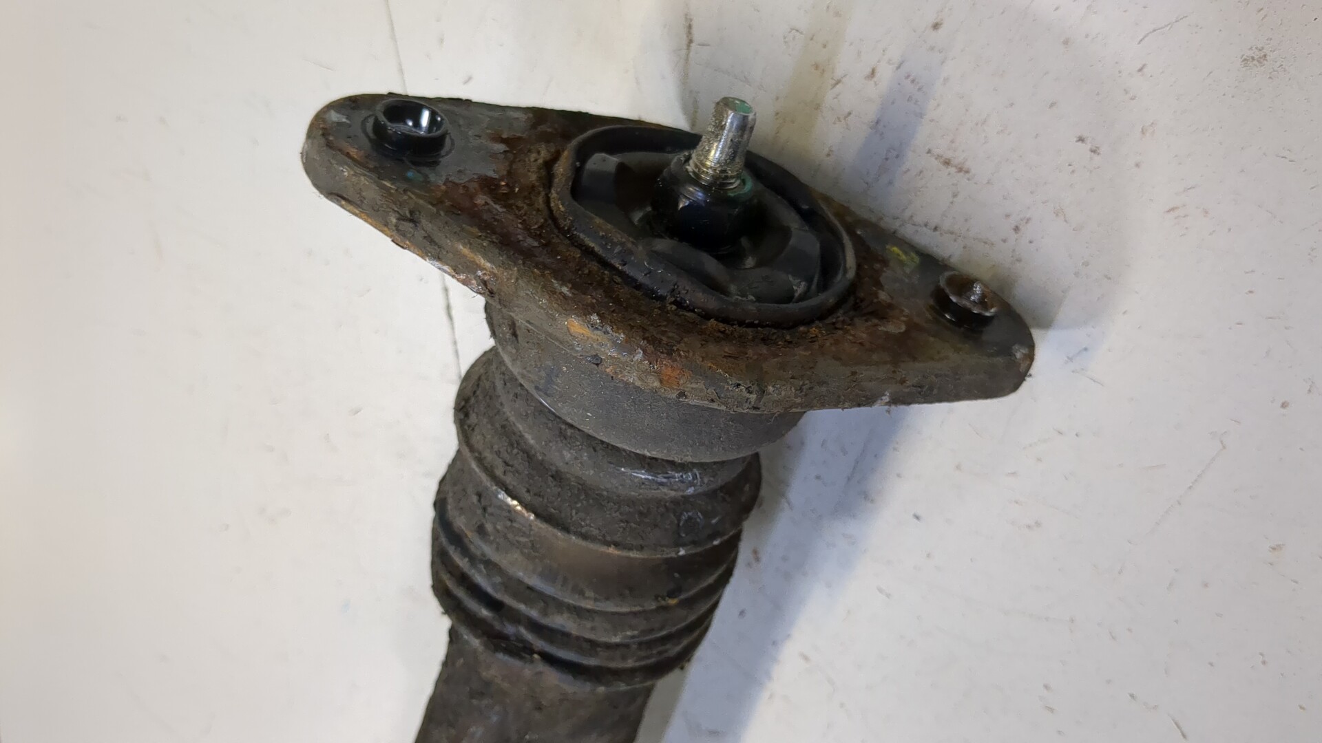 Амортизатор задний (стойка)