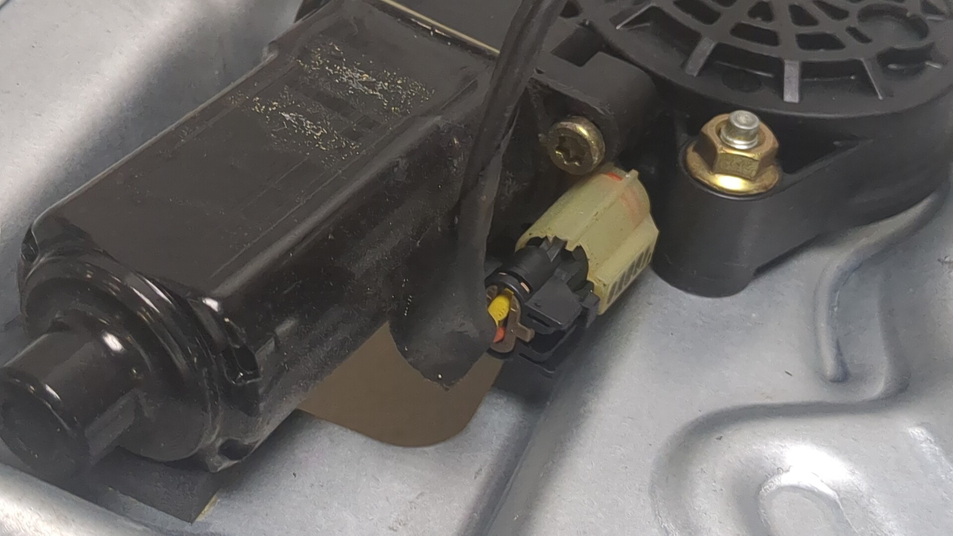 Стеклоподъемник электр. задний левый