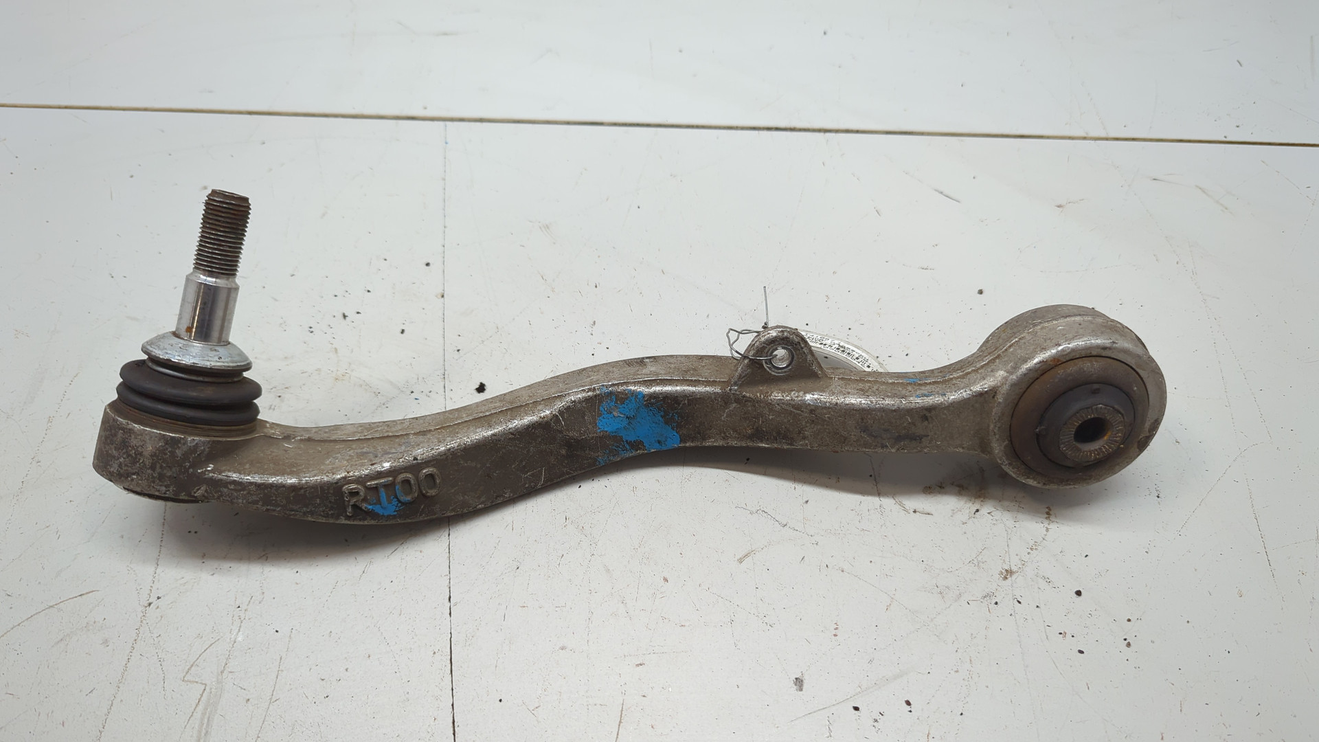 Рычаг передний правый