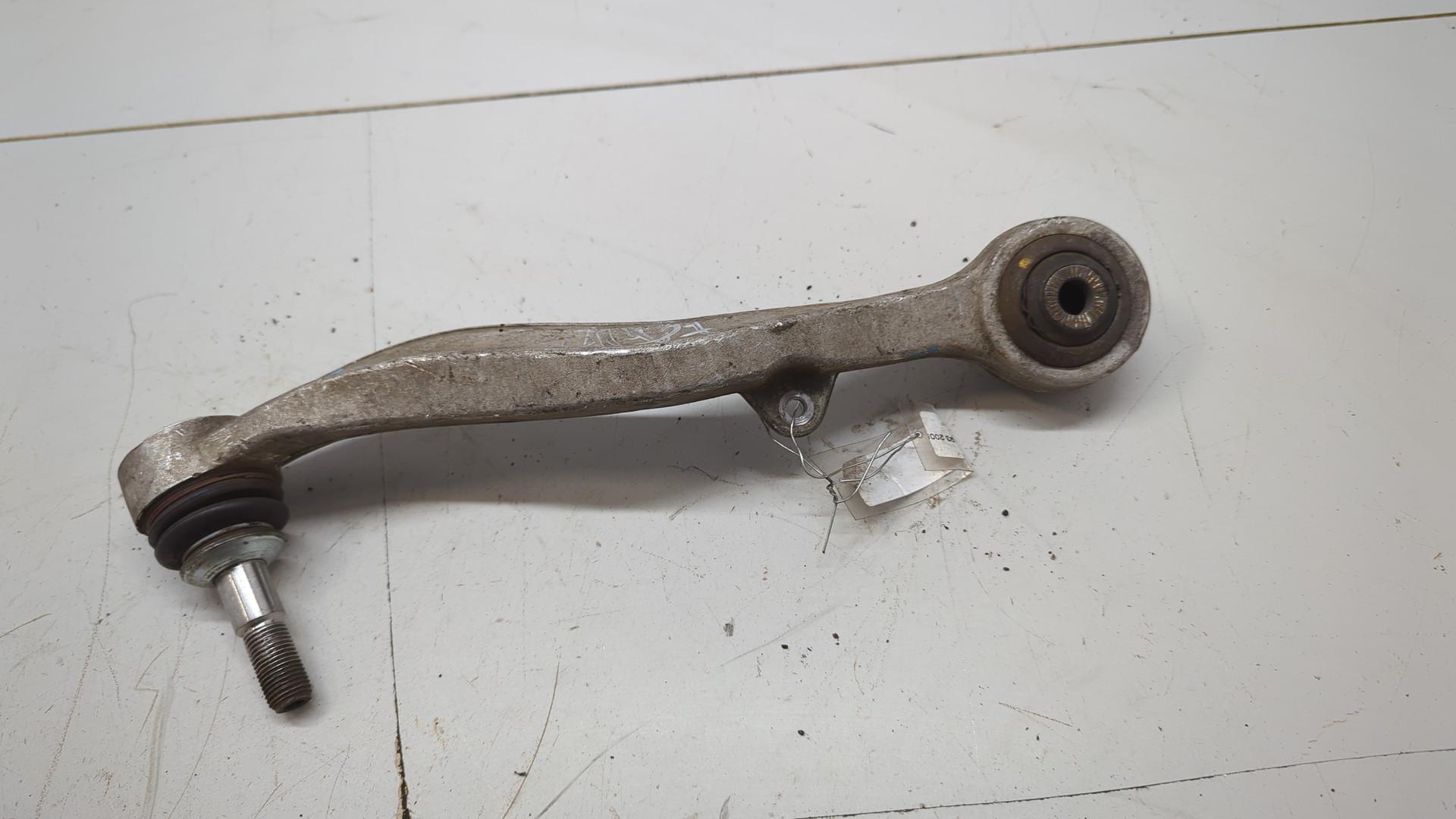 Рычаг передний правый