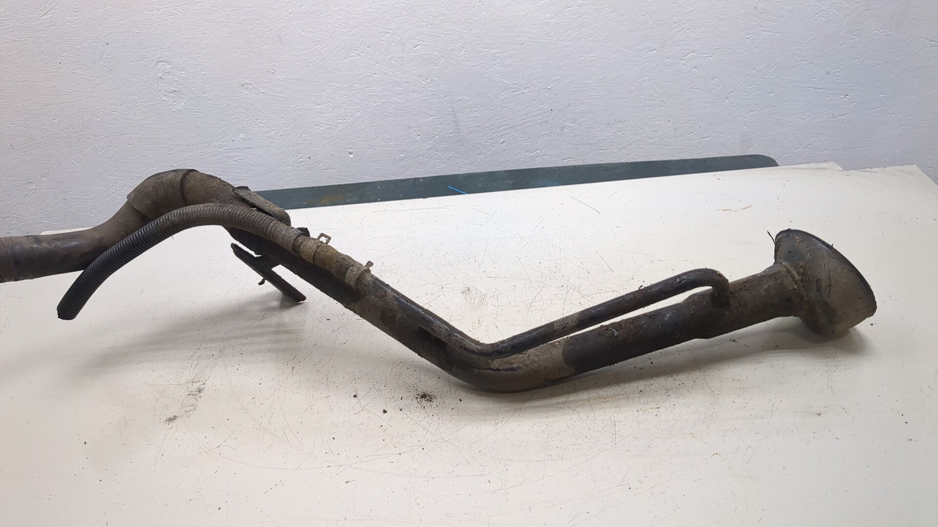 Горловина топливного бака