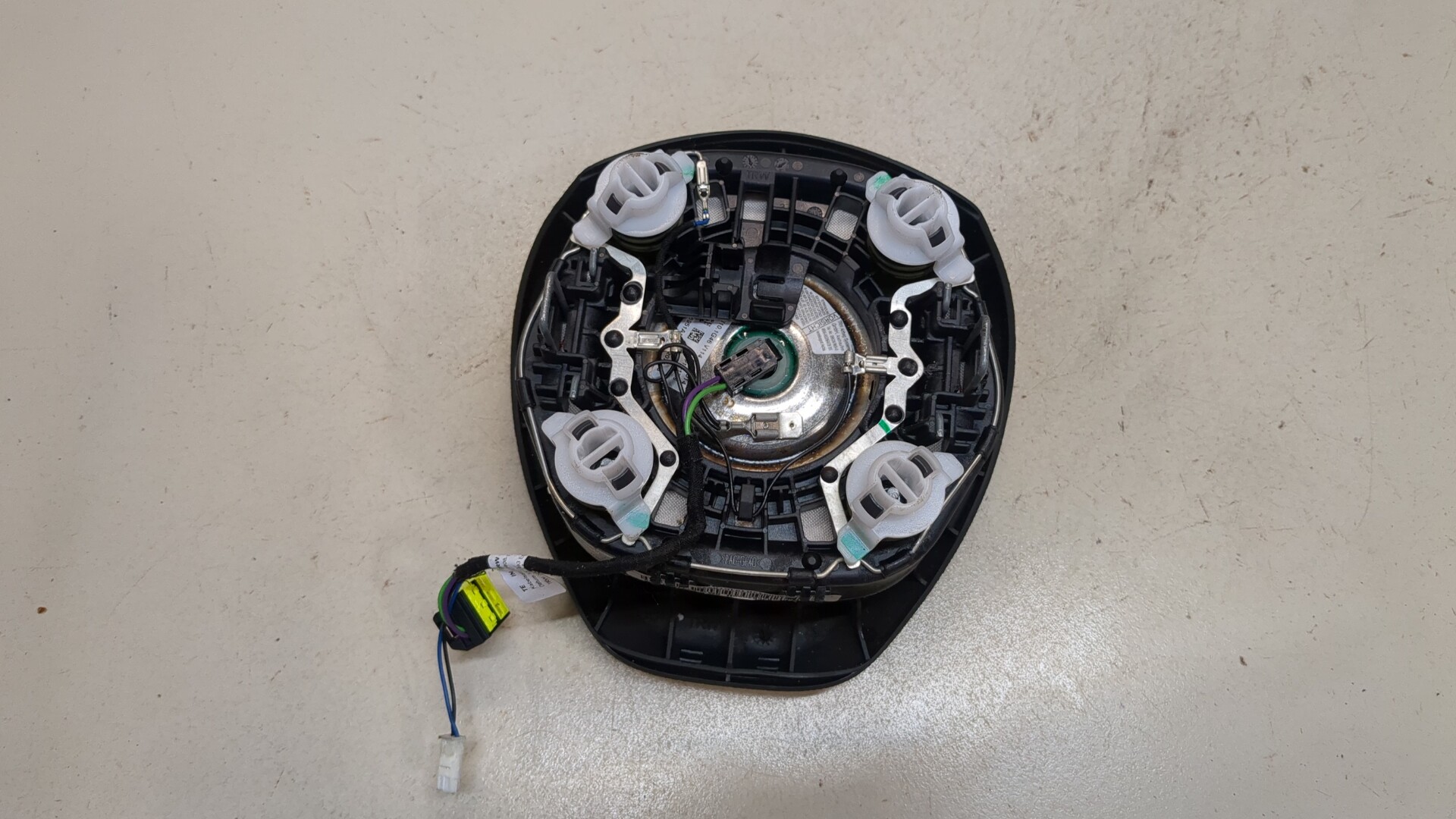 Подушка безопасности в рулевое колесо