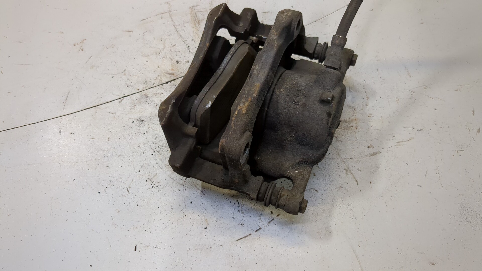 Суппорт передний левый