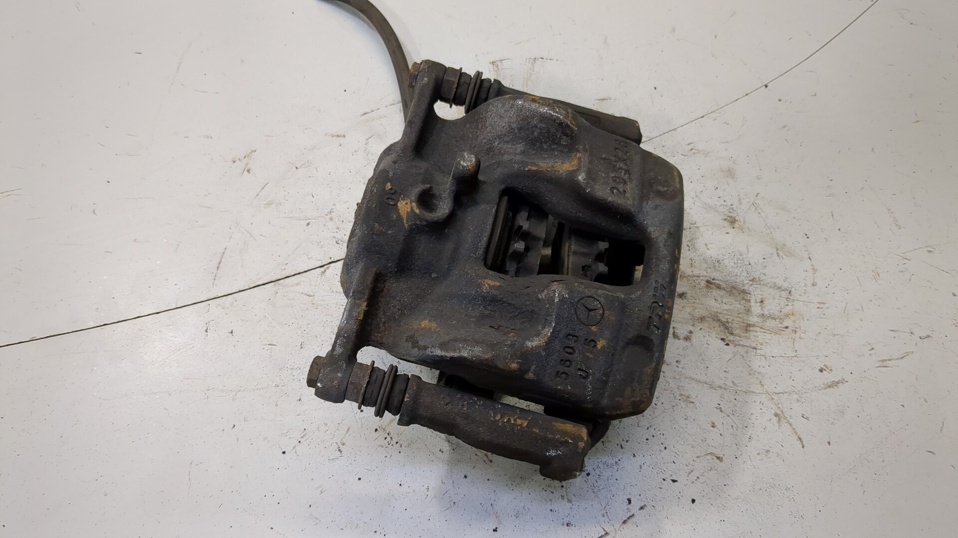 Суппорт передний левый