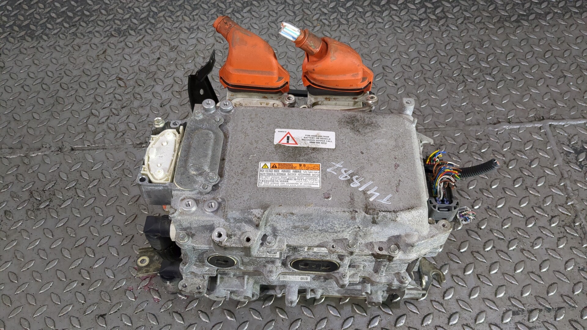 Преобразователь напряжения (адаптер)