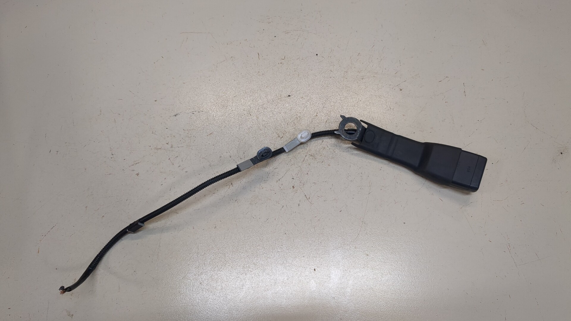 Ответная часть ремня безопасности