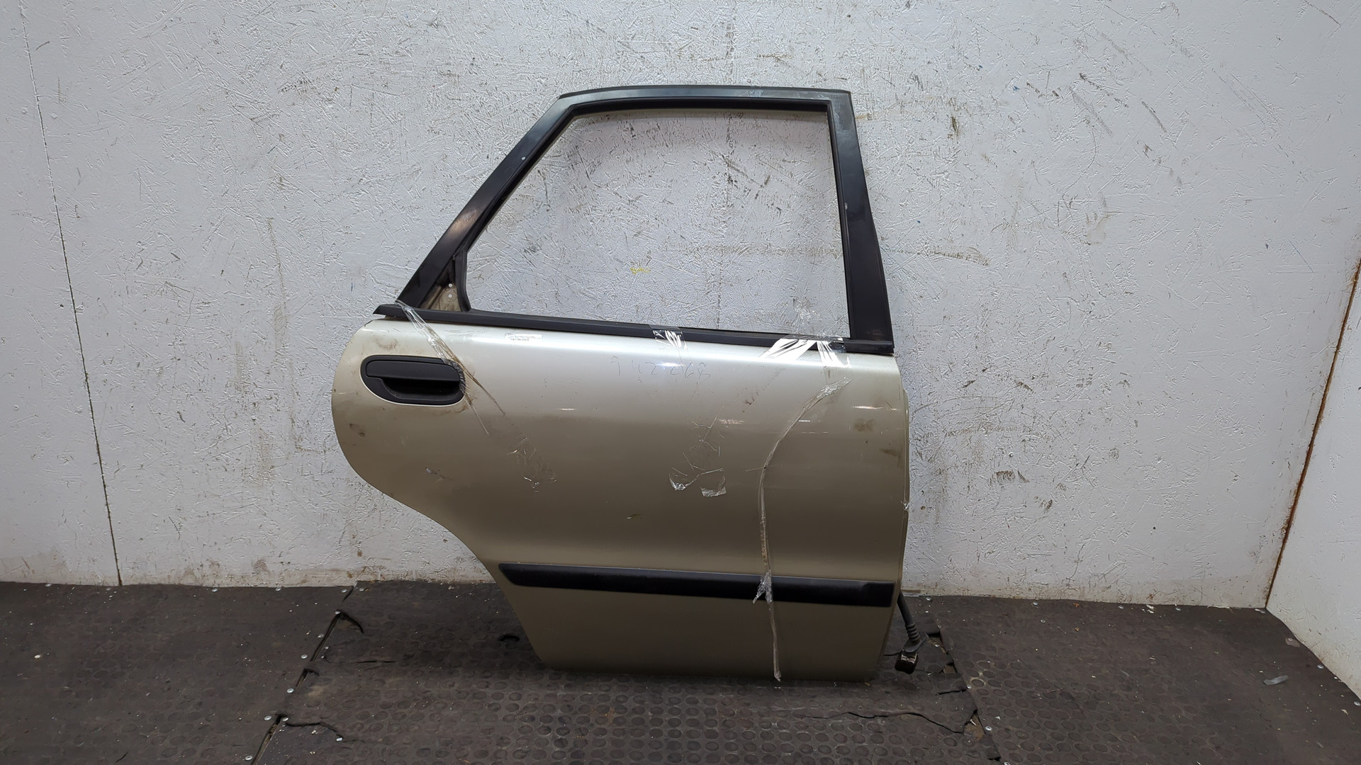 Дверь задняя правая