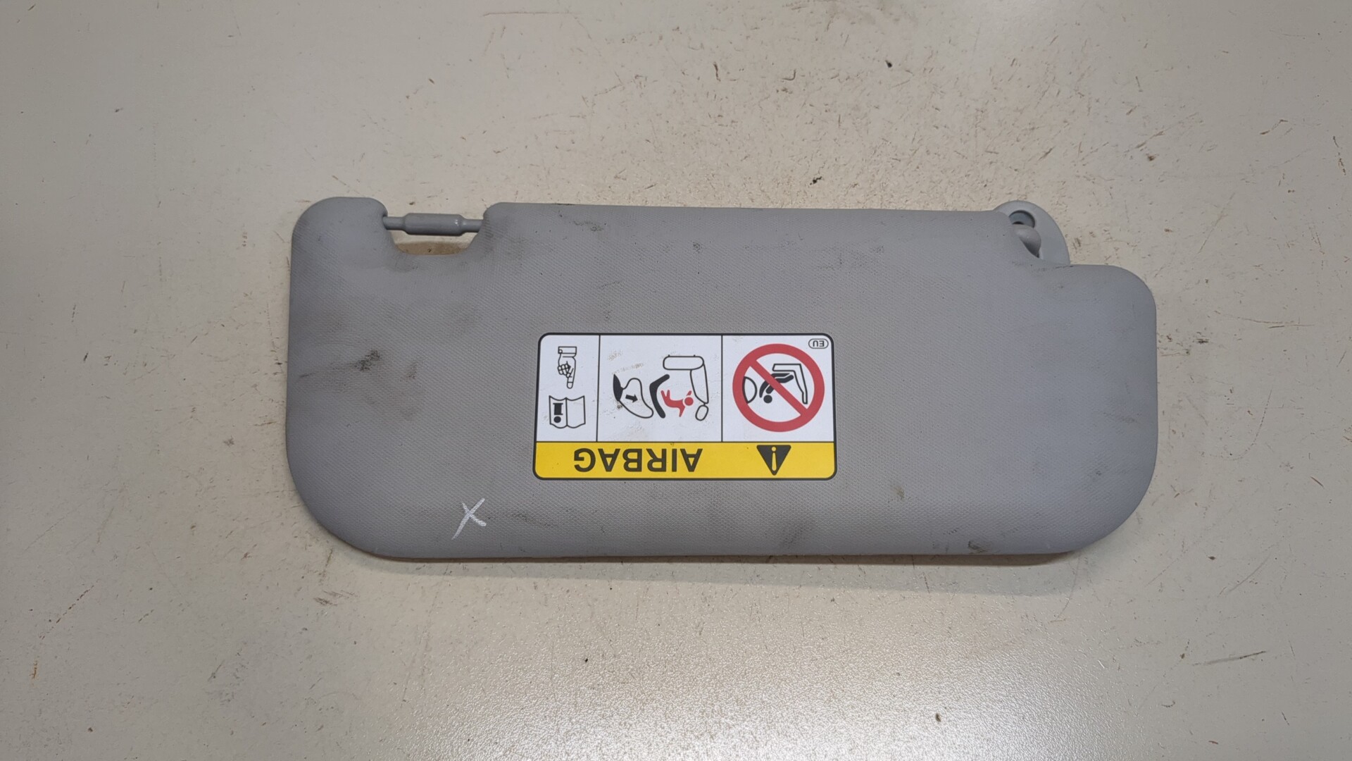 Козырек солнцезащитный