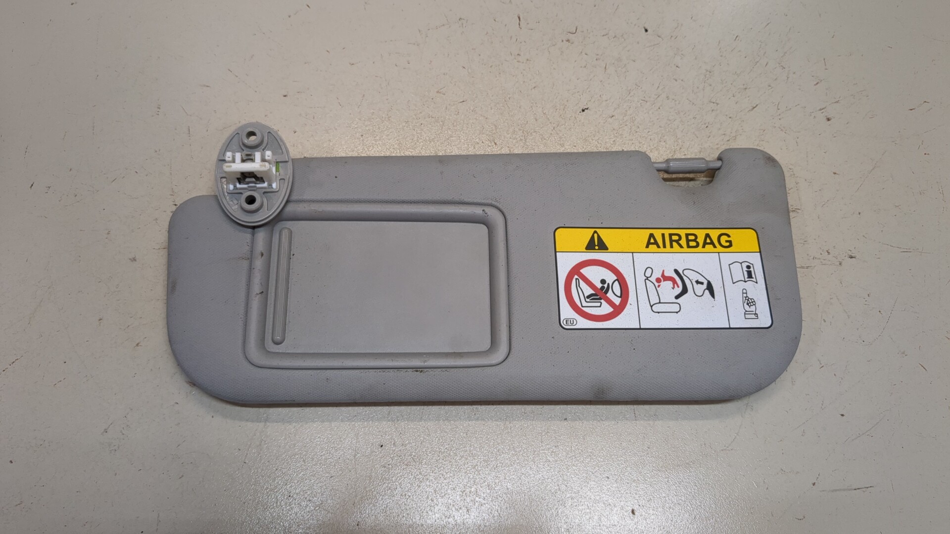 Козырек солнцезащитный