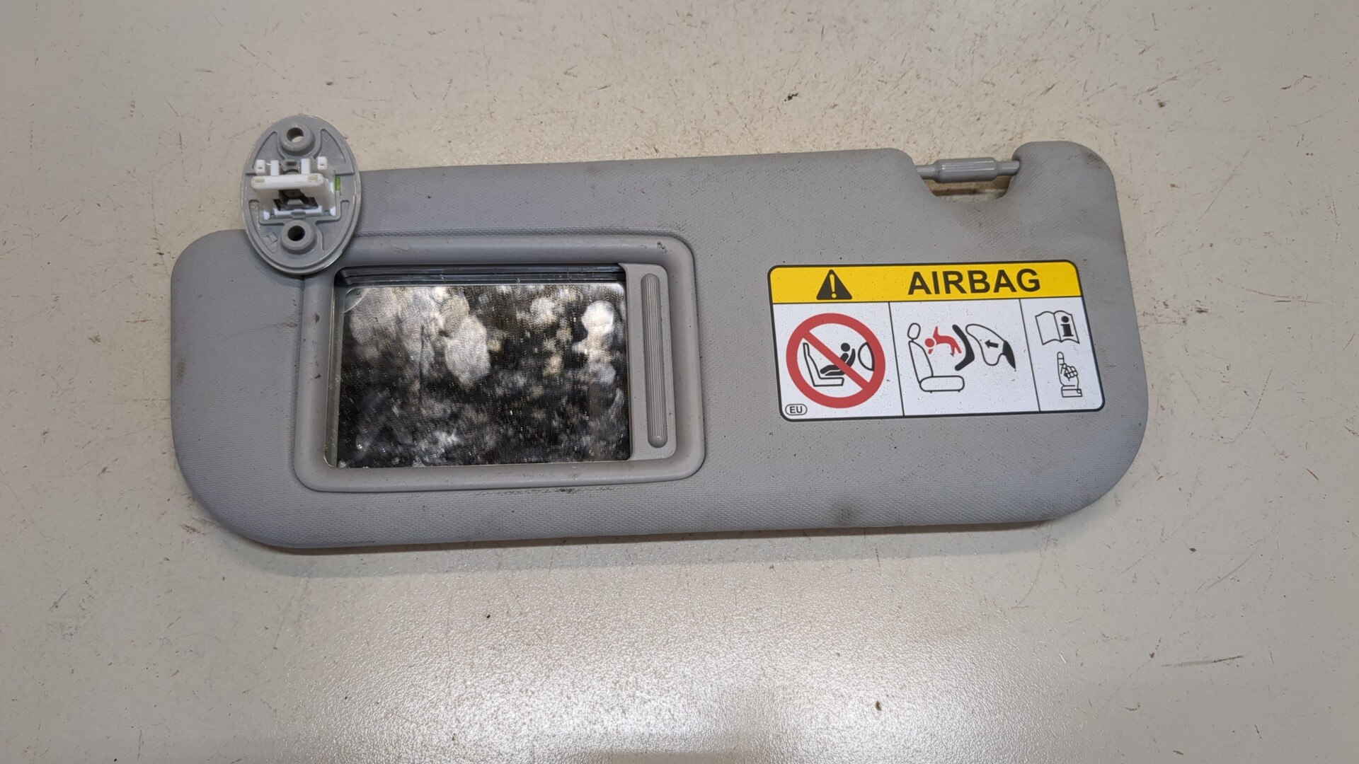 Козырек солнцезащитный