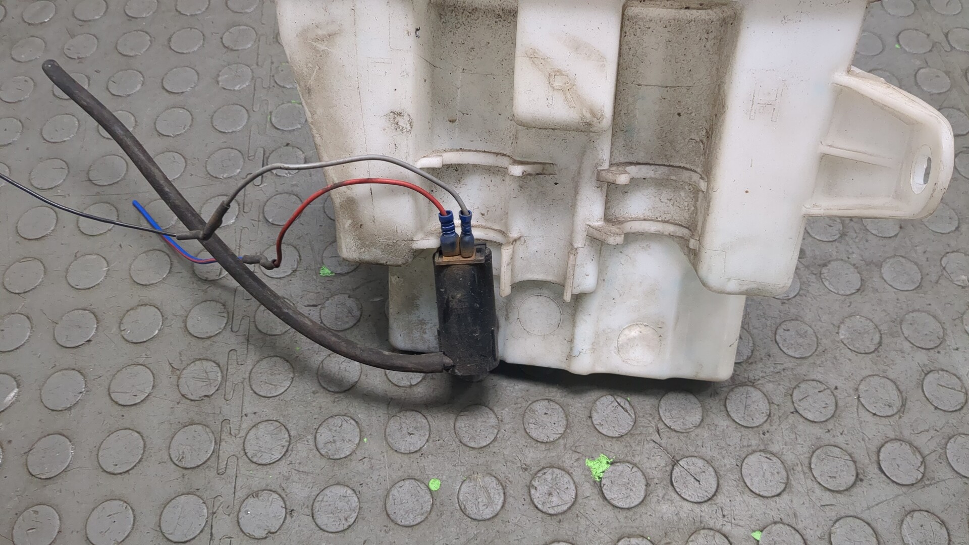 Бачок омывателя лобового стекла