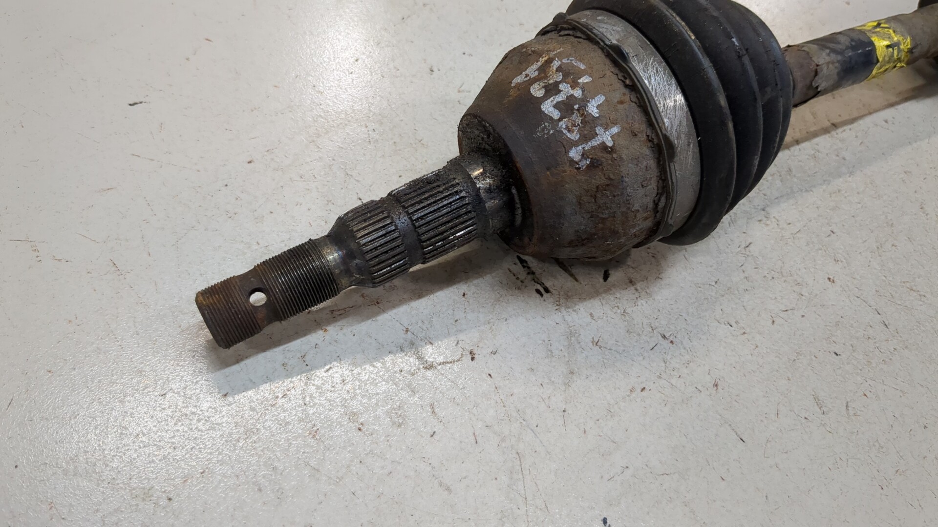 Полуось передняя левая