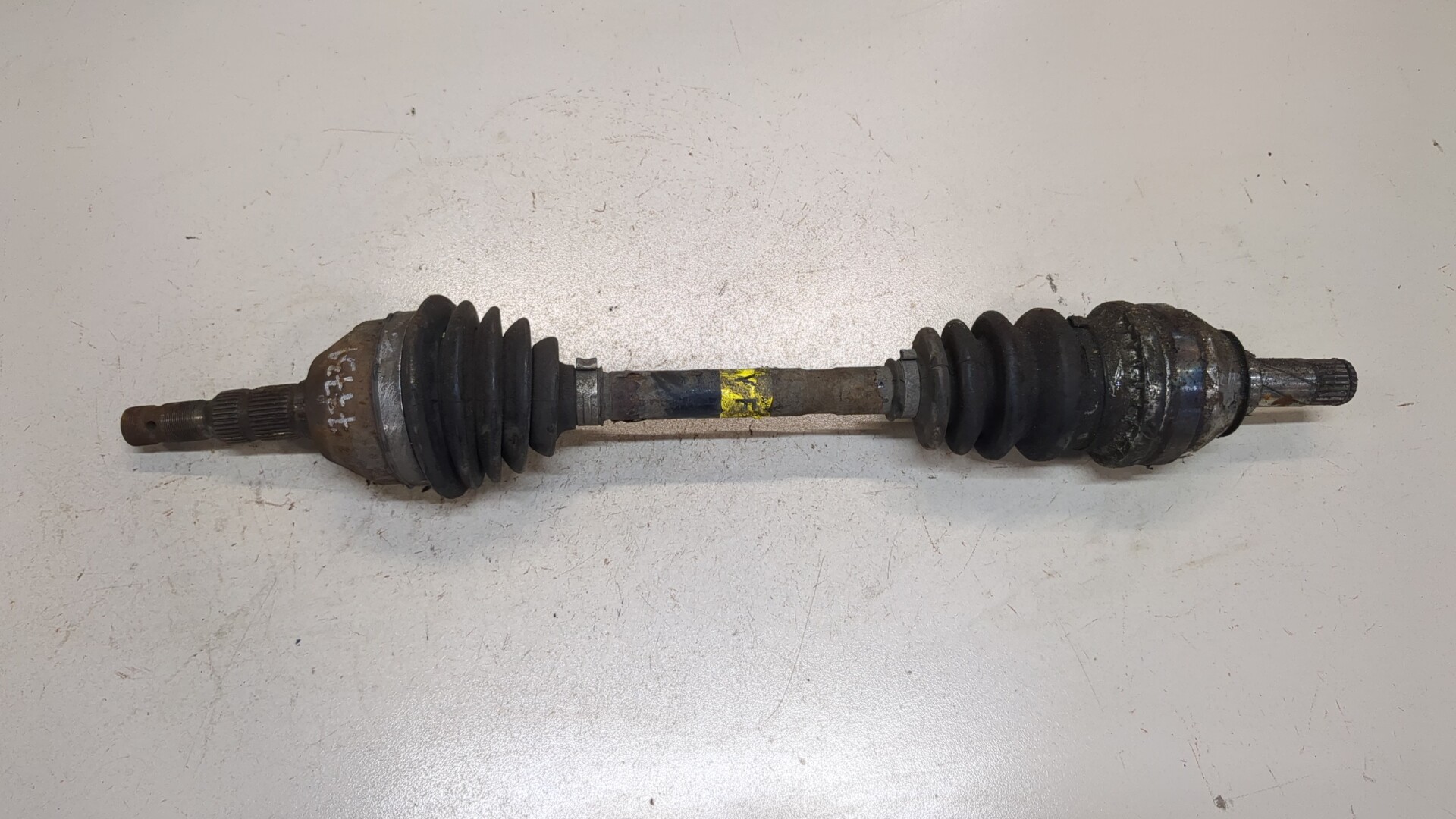 Полуось передняя левая