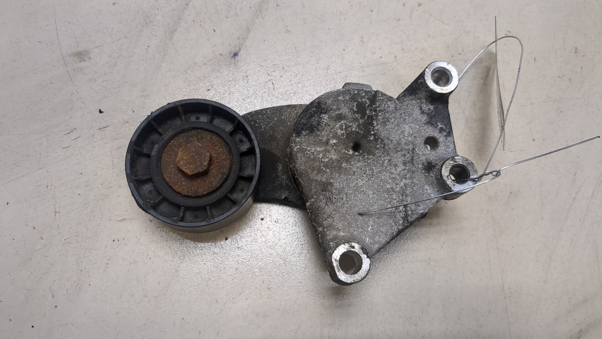 Натяжитель ремня