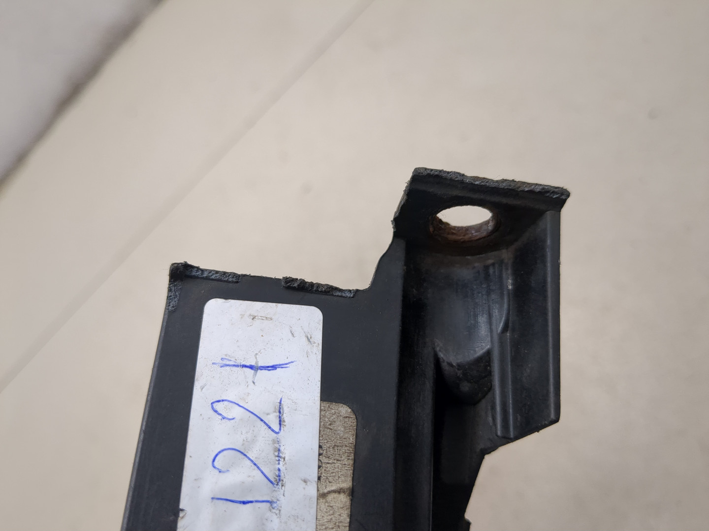 Кронштейн фар правый