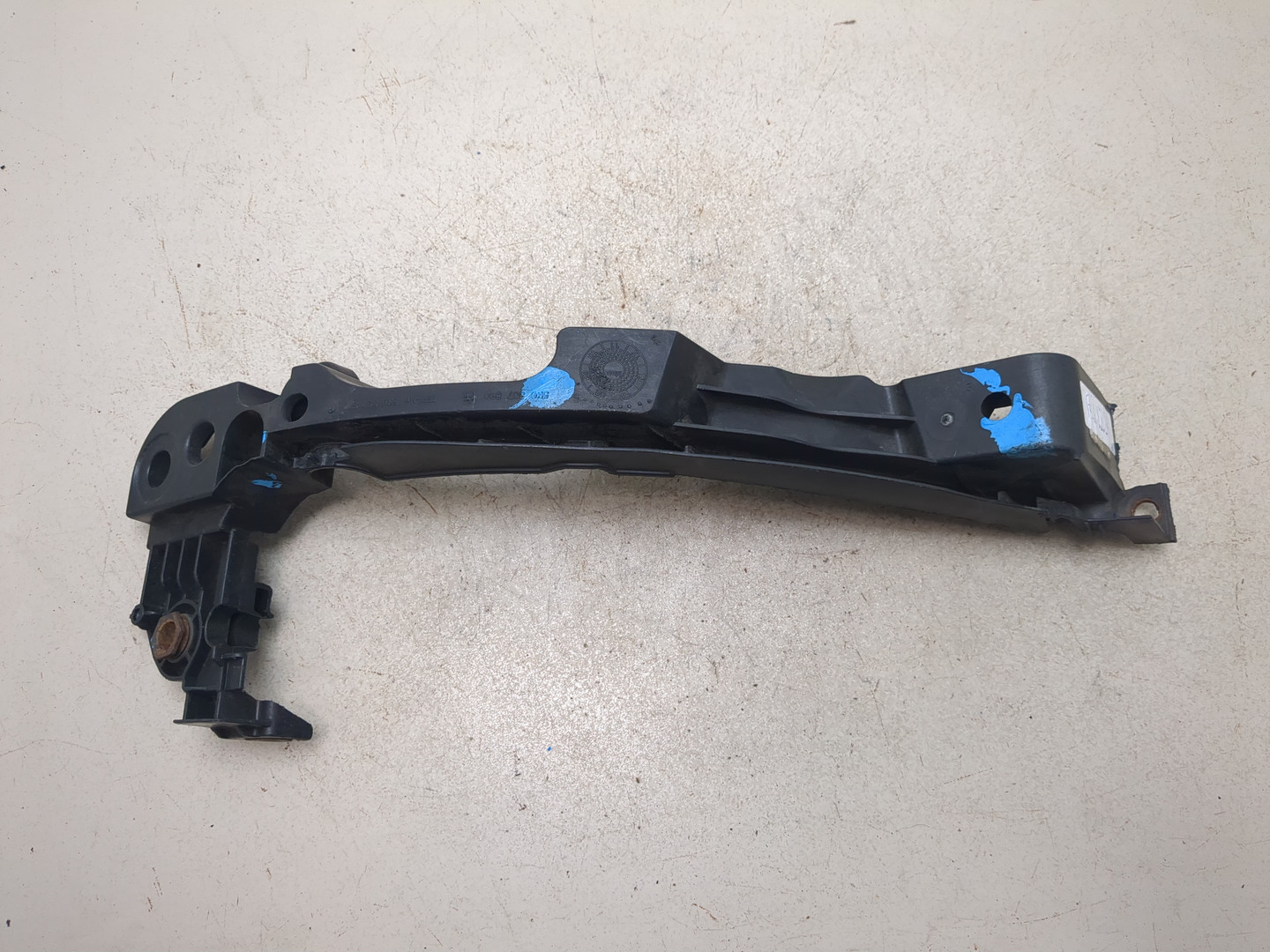 Кронштейн фар правый