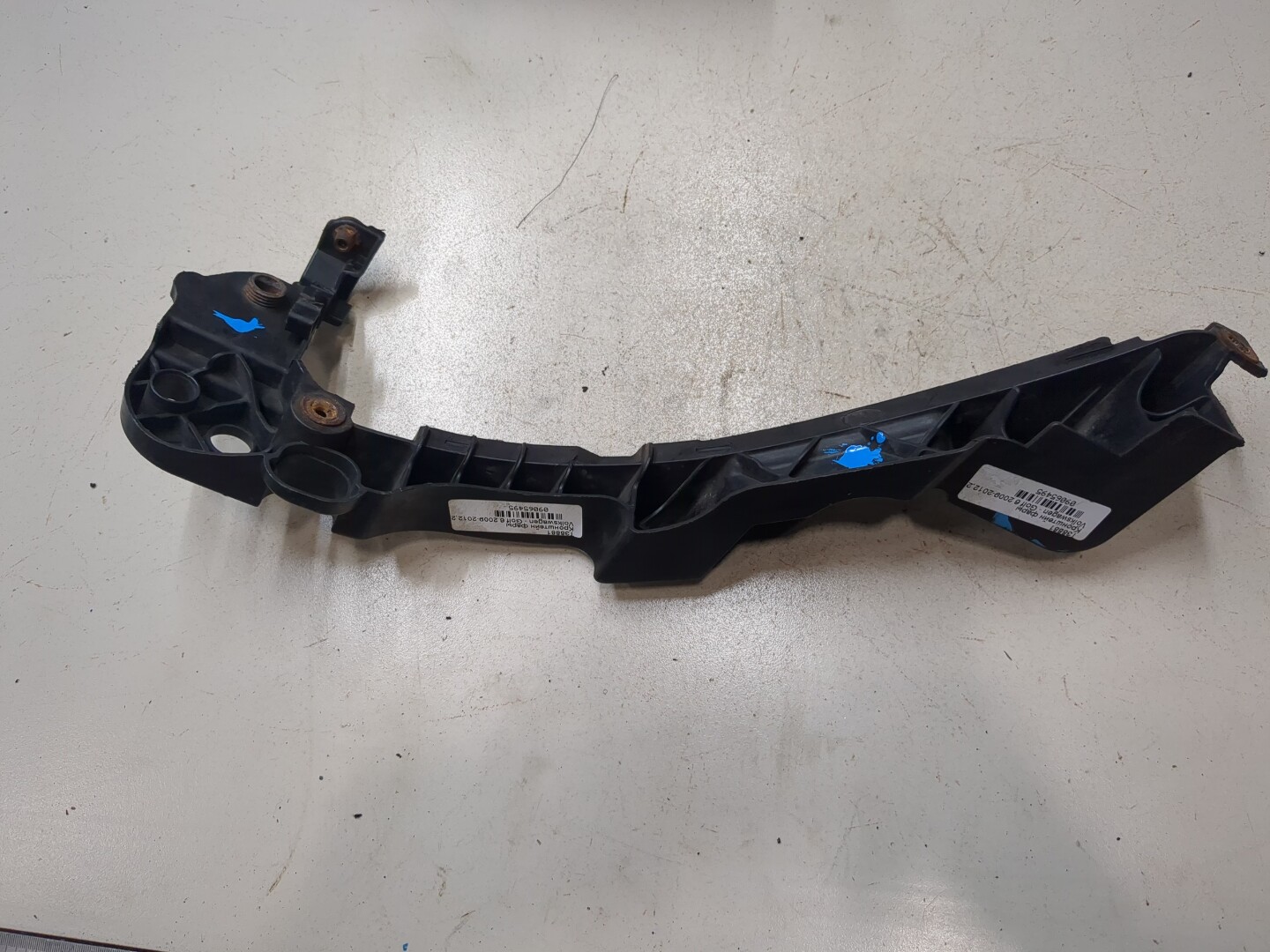 Кронштейн фар правый