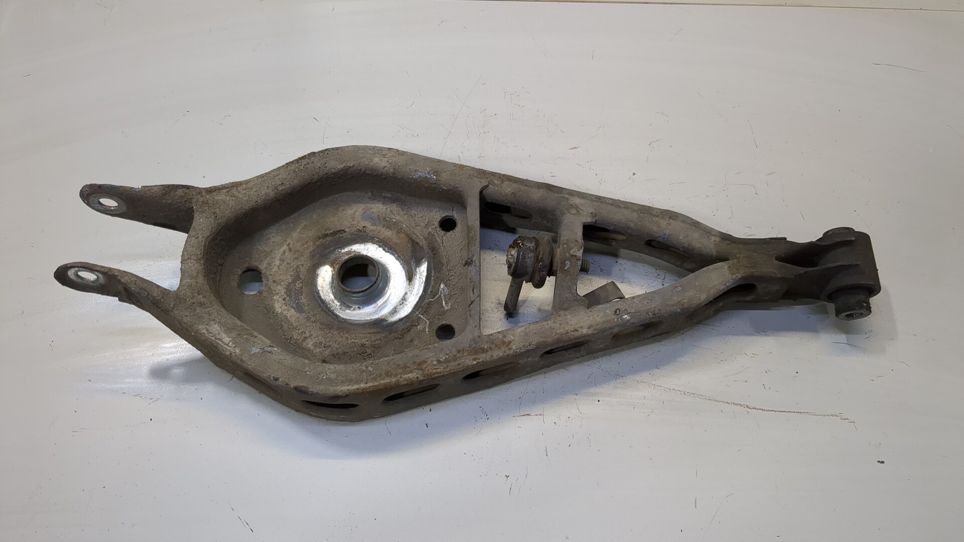 Рычаг задний левый