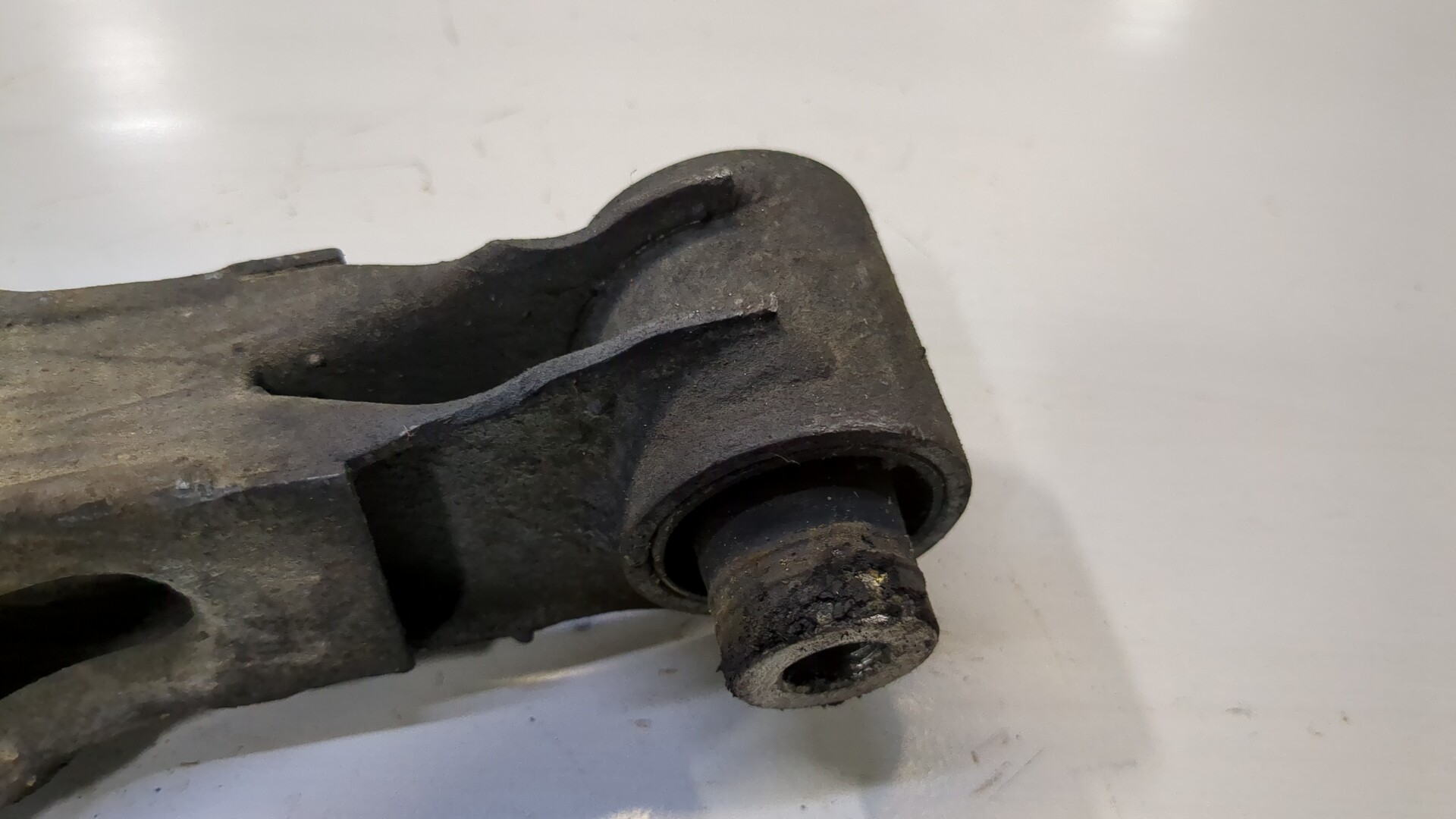 Рычаг задний левый