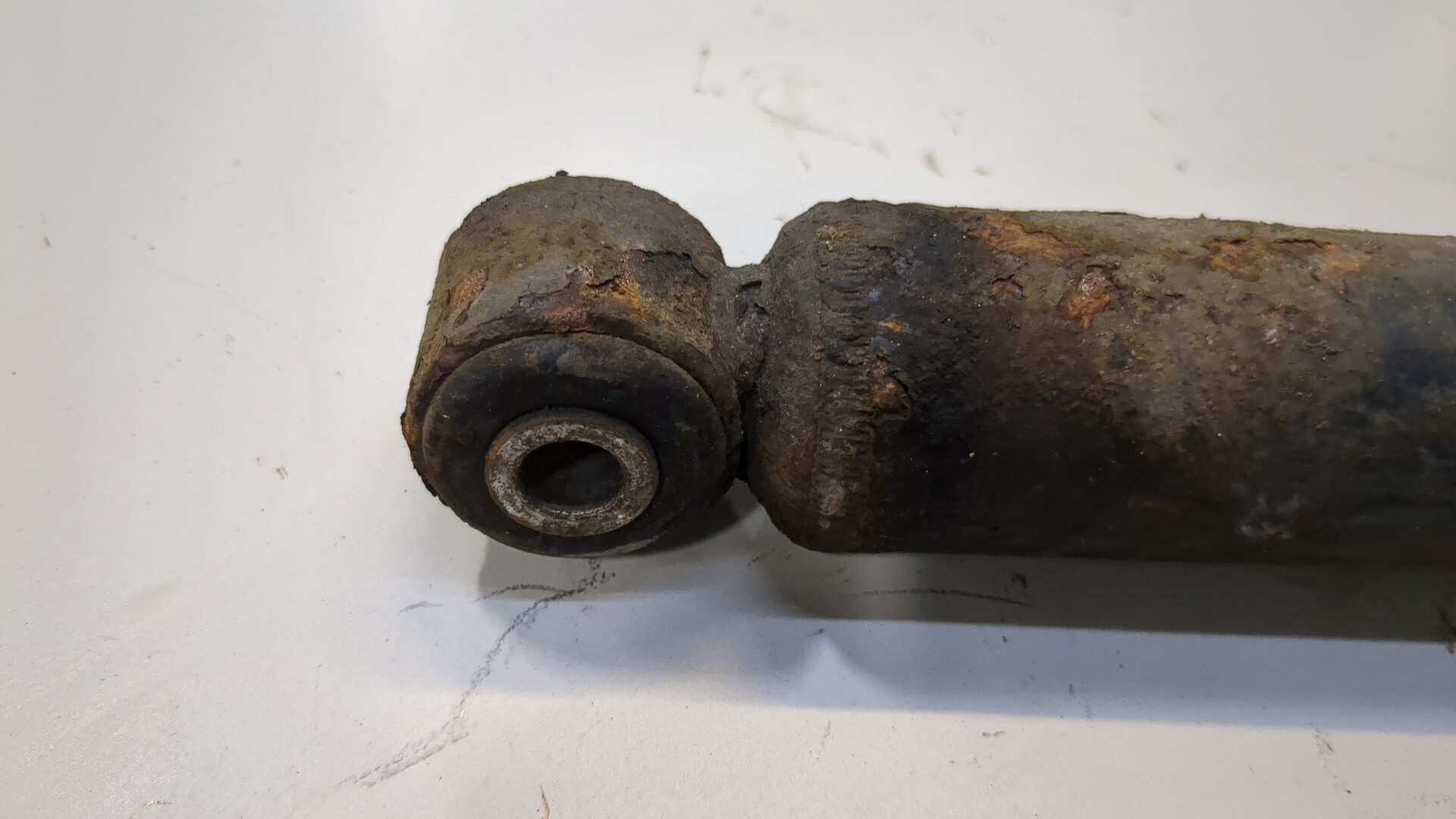 Амортизатор задний (стойка)