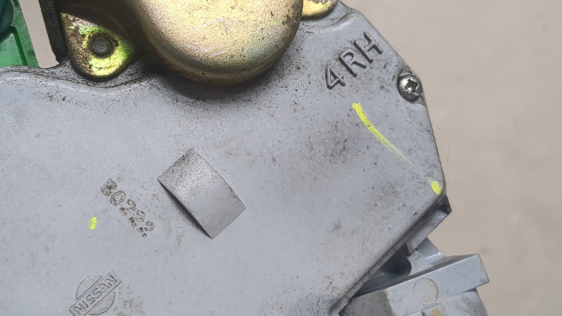 Замок двери передней правой