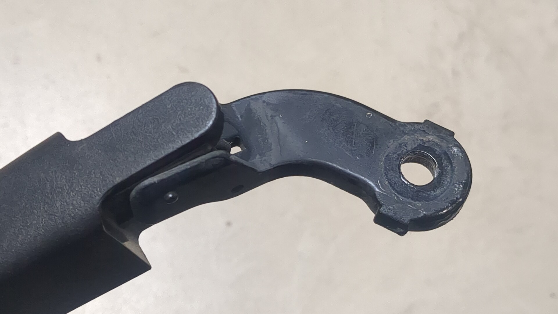 Поводок стеклоочистителя заднего