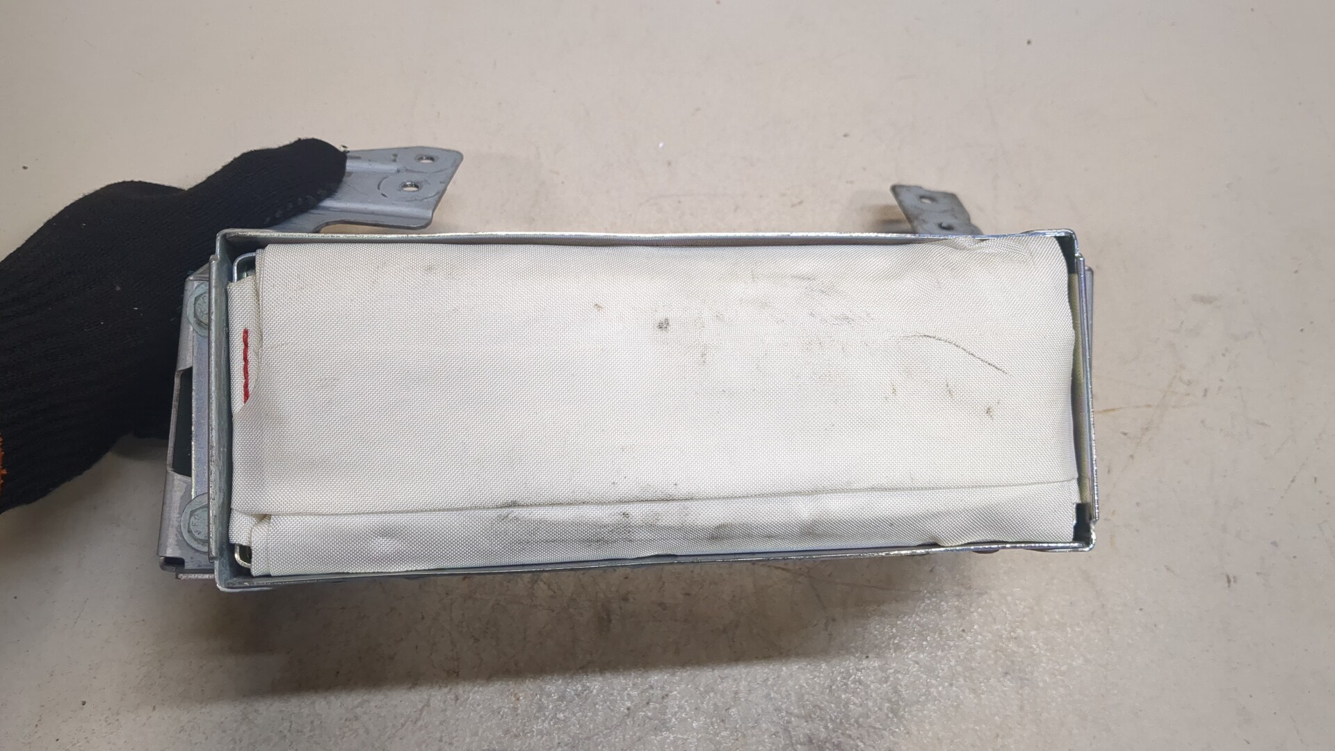 Подушка безопасности пассажирская (в торпедо)