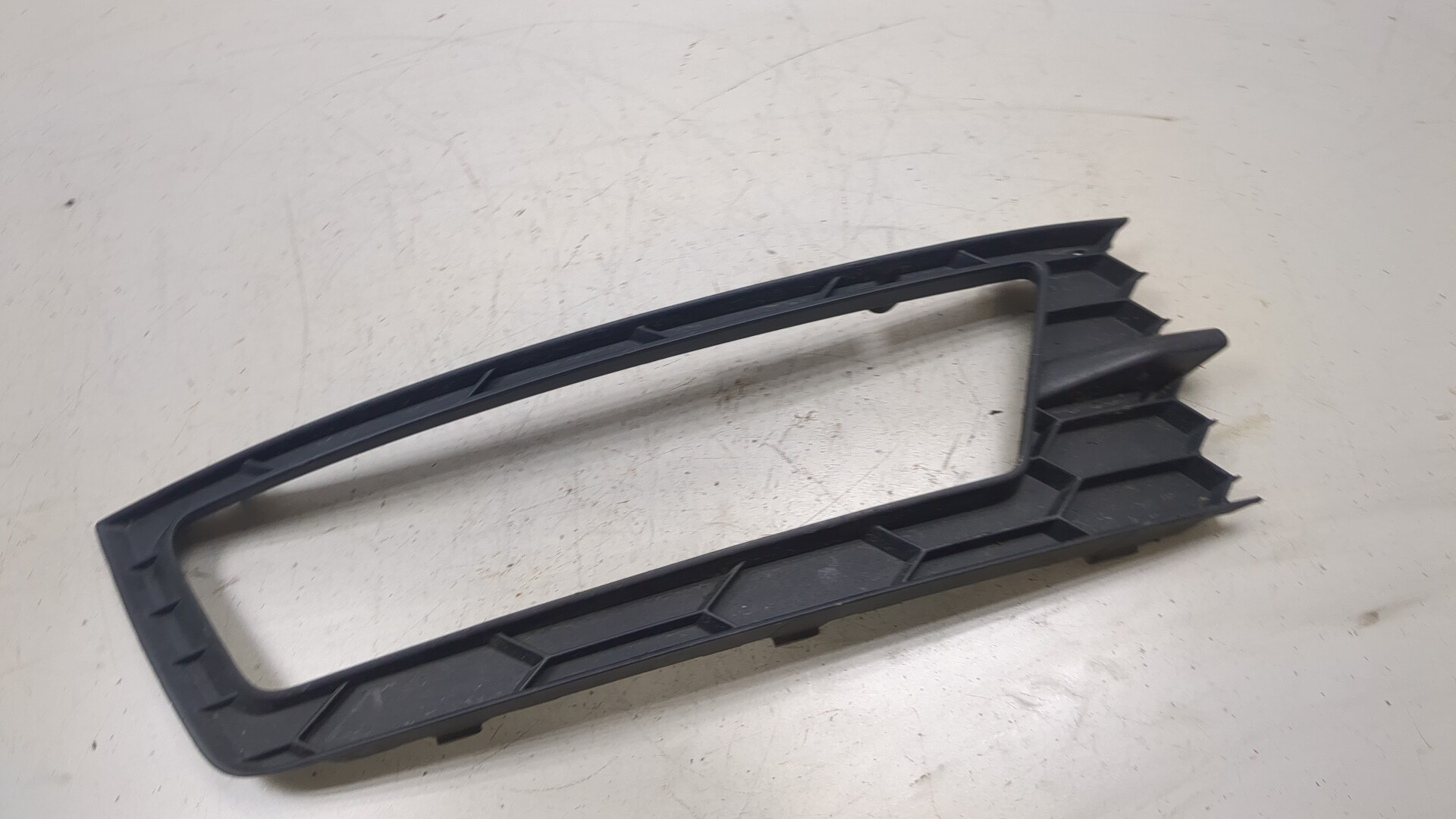 Решетка в бампер правая