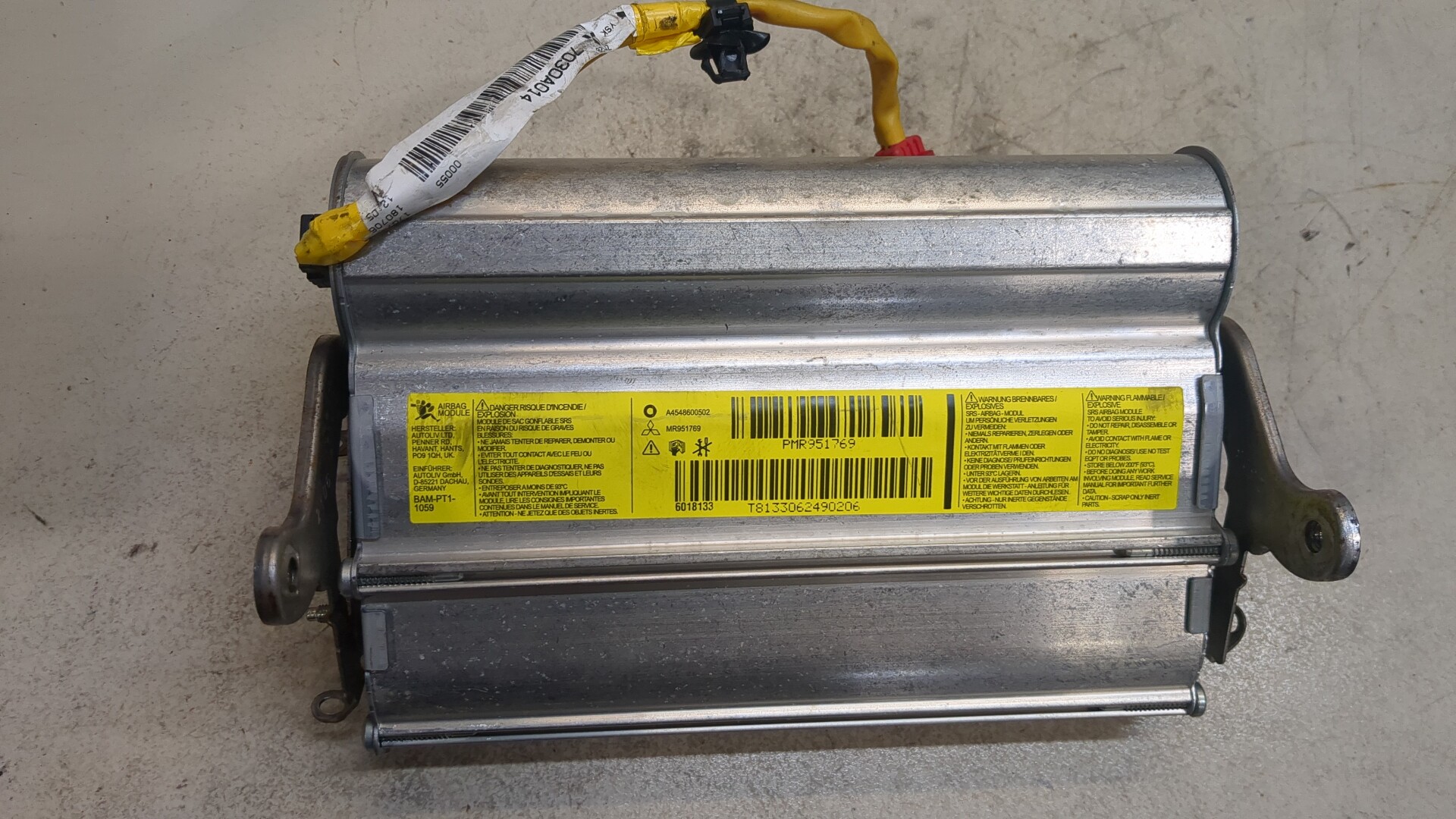 Подушка безопасности пассажирская (в торпедо)