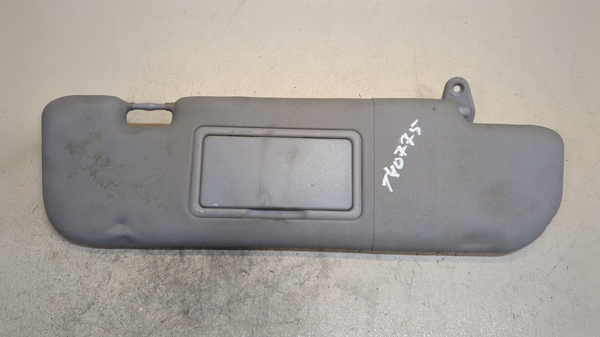 Козырек солнцезащитный