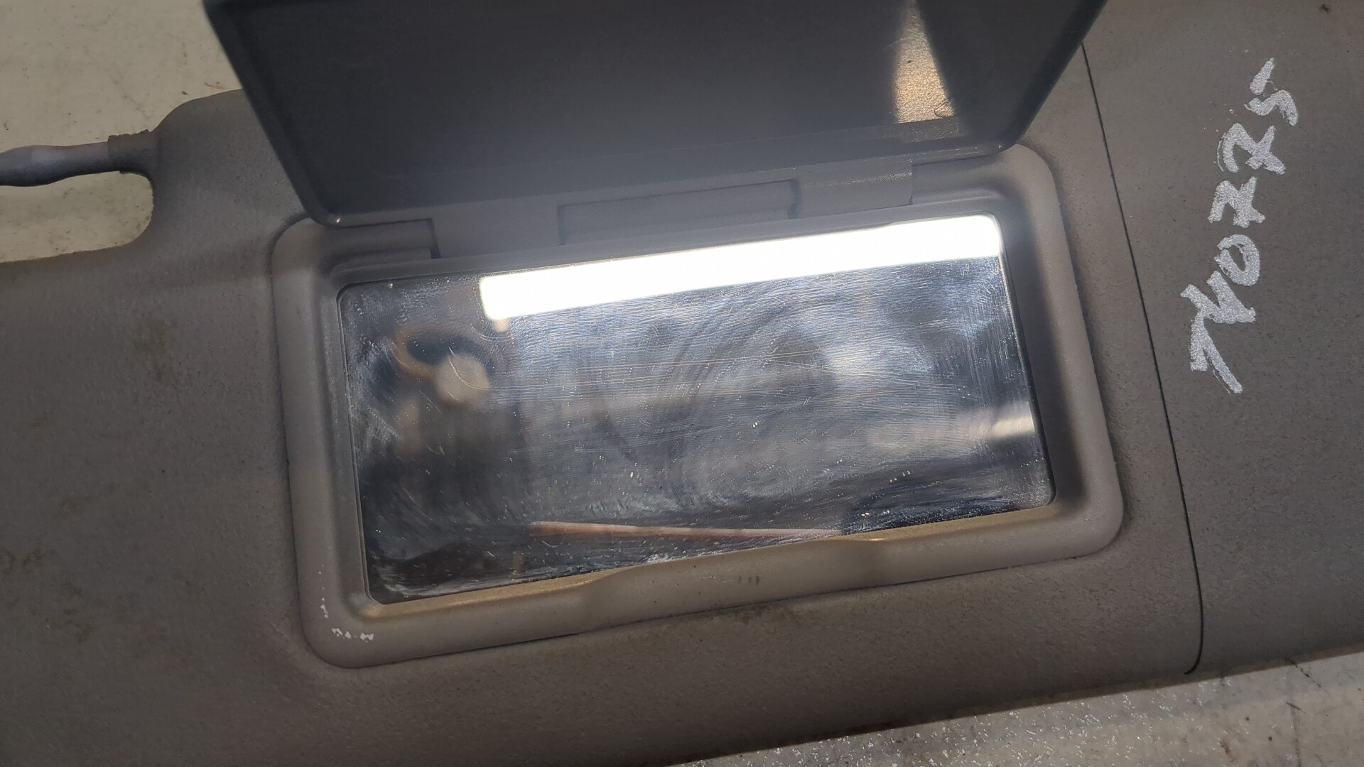 Козырек солнцезащитный