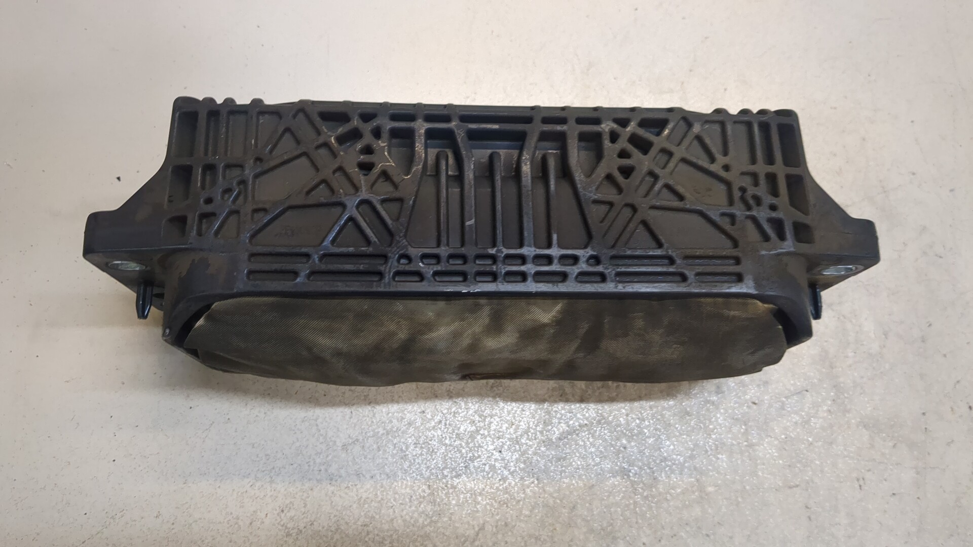 Подушка безопасности пассажирская (в торпедо)