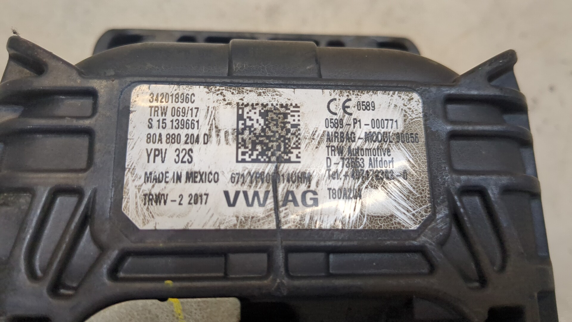 Подушка безопасности пассажирская (в торпедо)