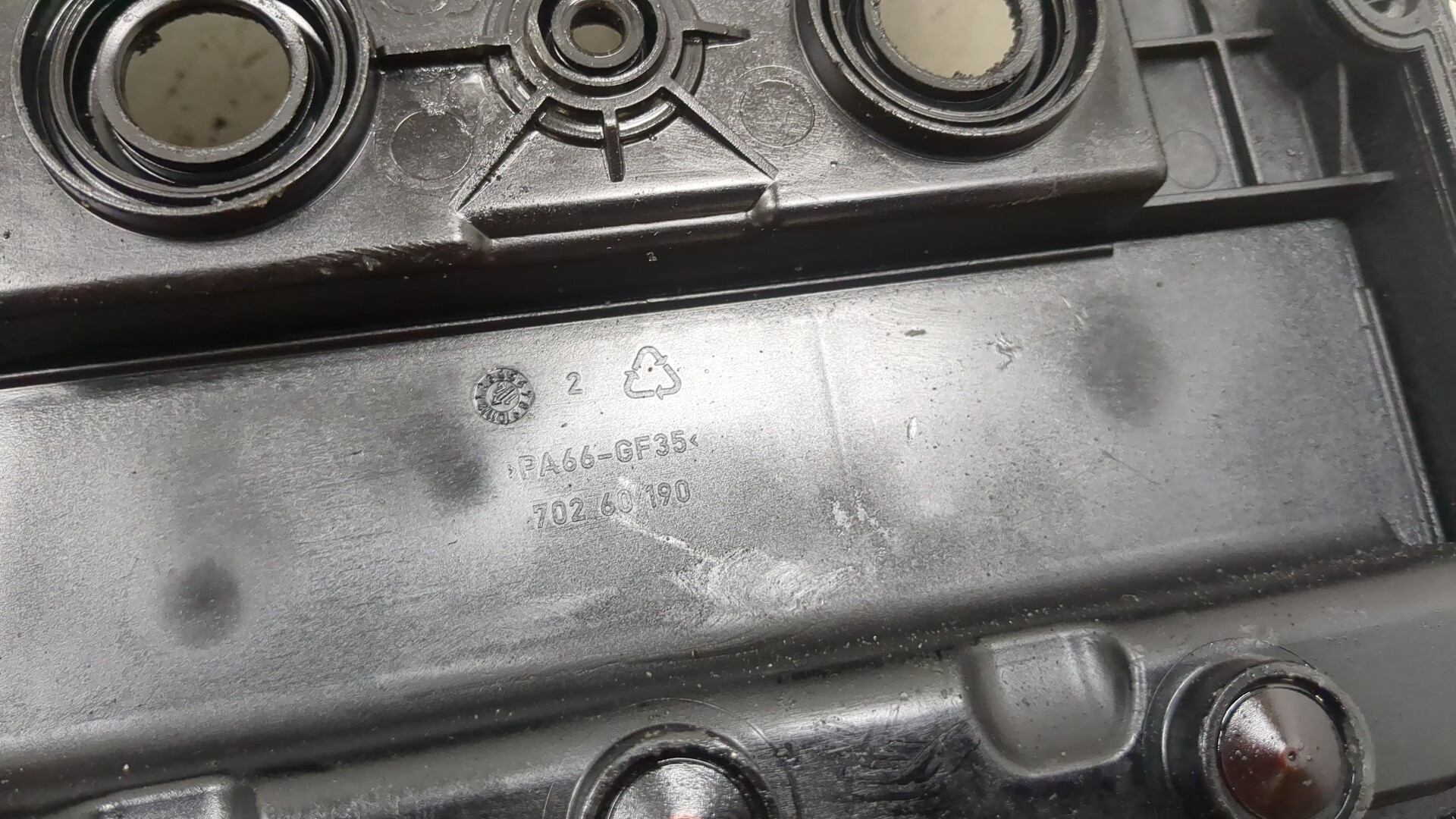 Крышка клапанная ГБЦ