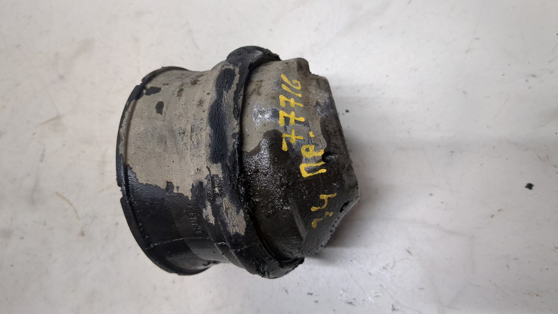 Опора двигателя правая