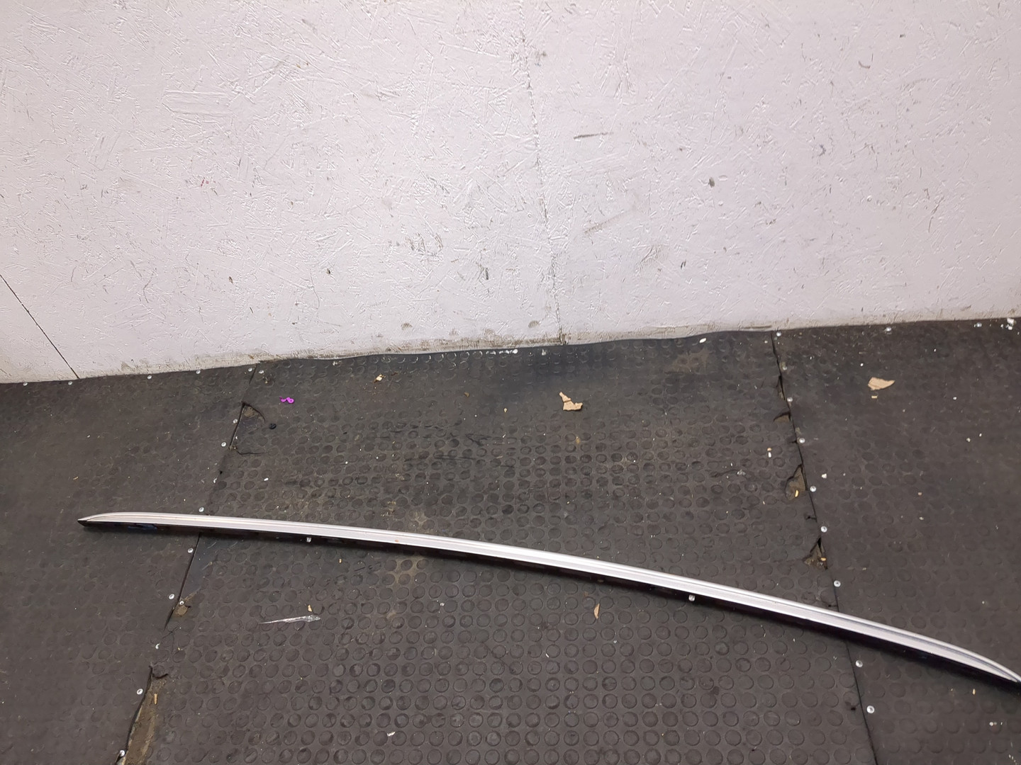 Рейлинг (релинг) правый (планка на крышу)