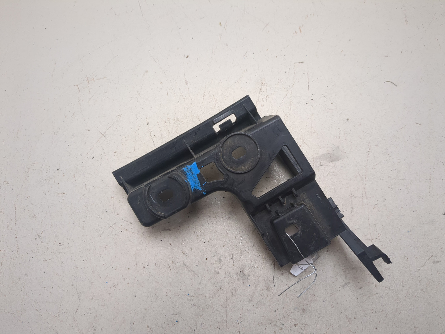 Кронштейн заднего бампера левый