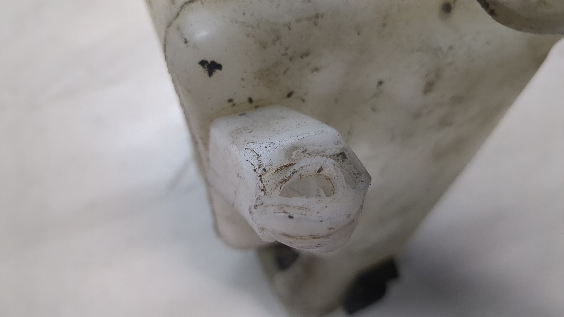 Бачок омывателя лобового стекла