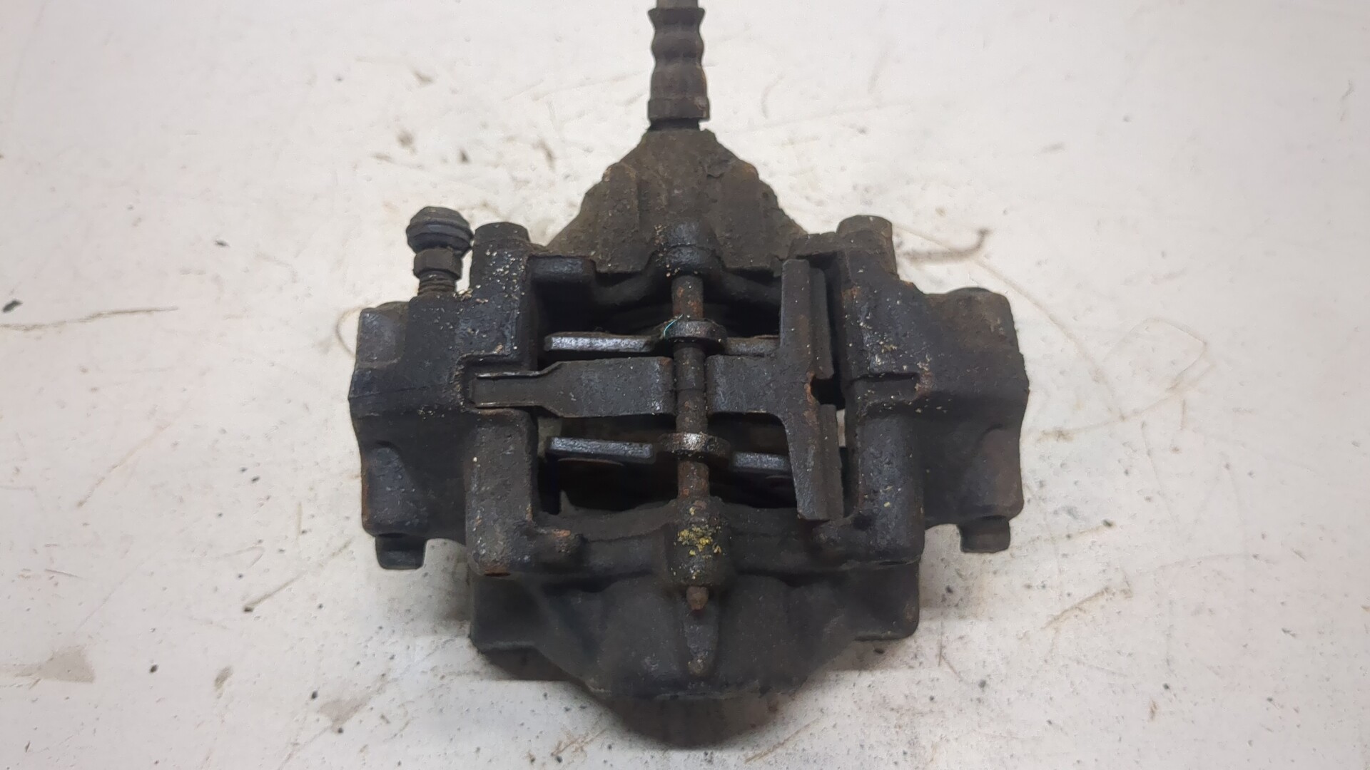 Суппорт задний левый