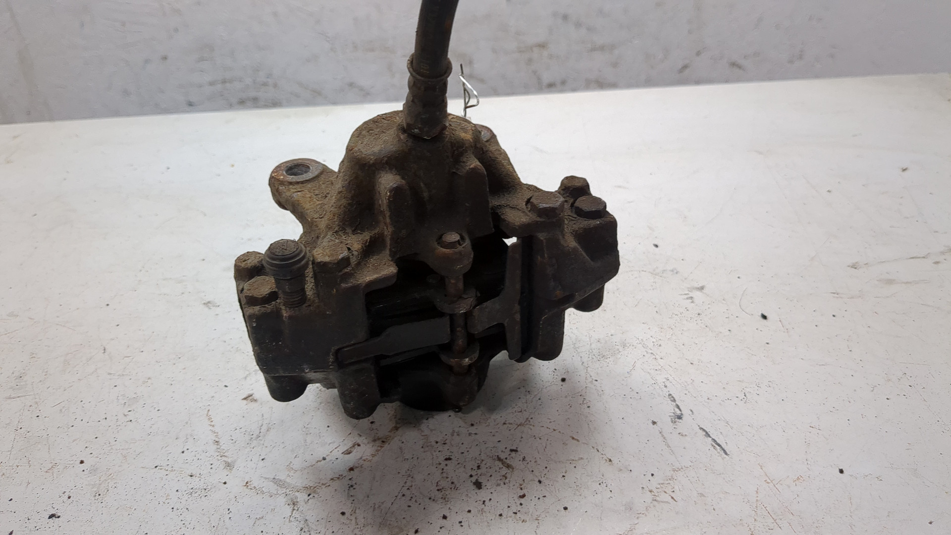 Суппорт задний левый