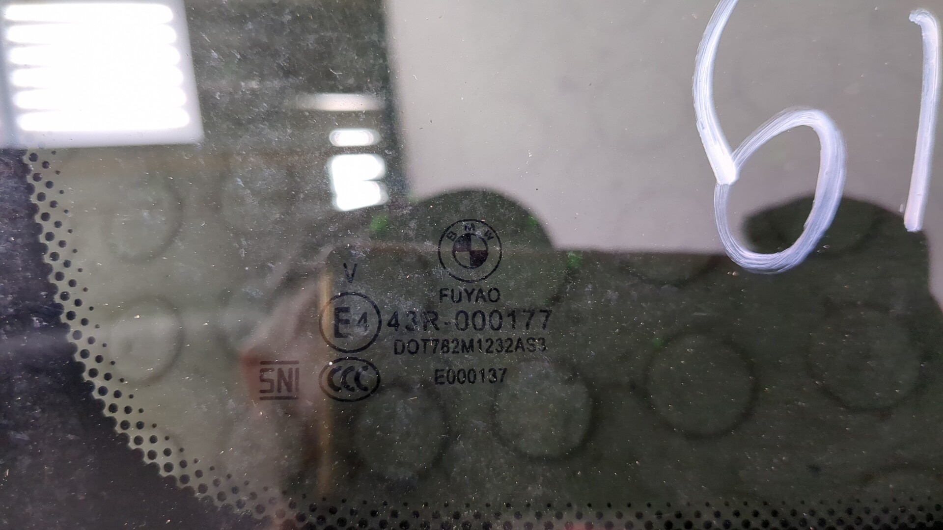 Стекло боковое