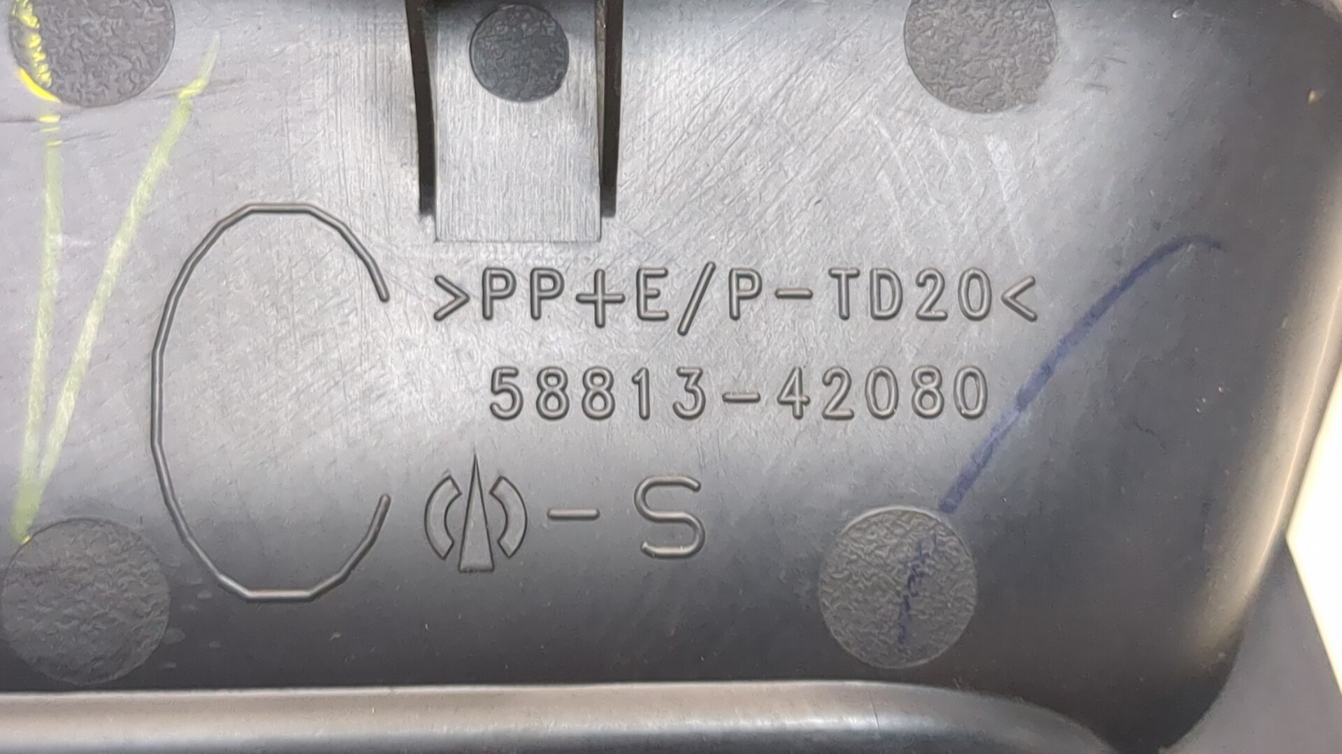 Гнездо AUX / USB IN