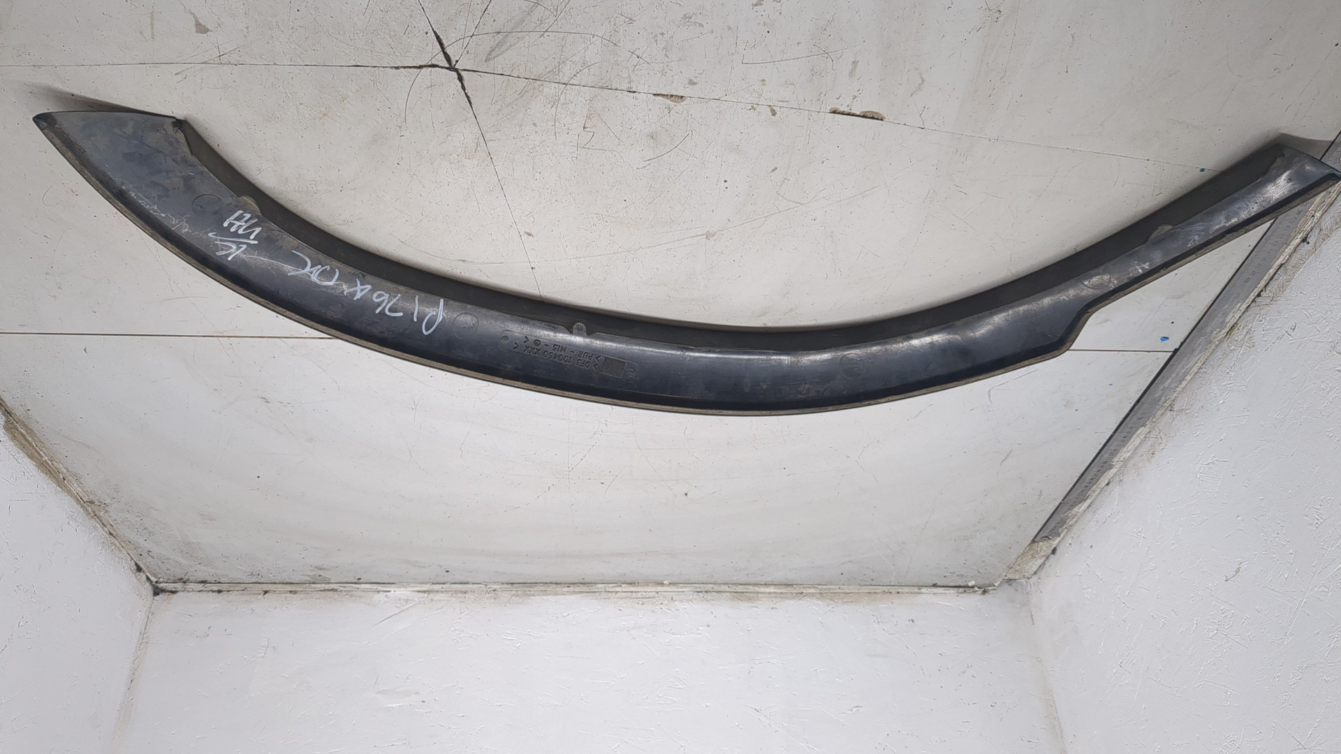 Накладка переднего крыла левого