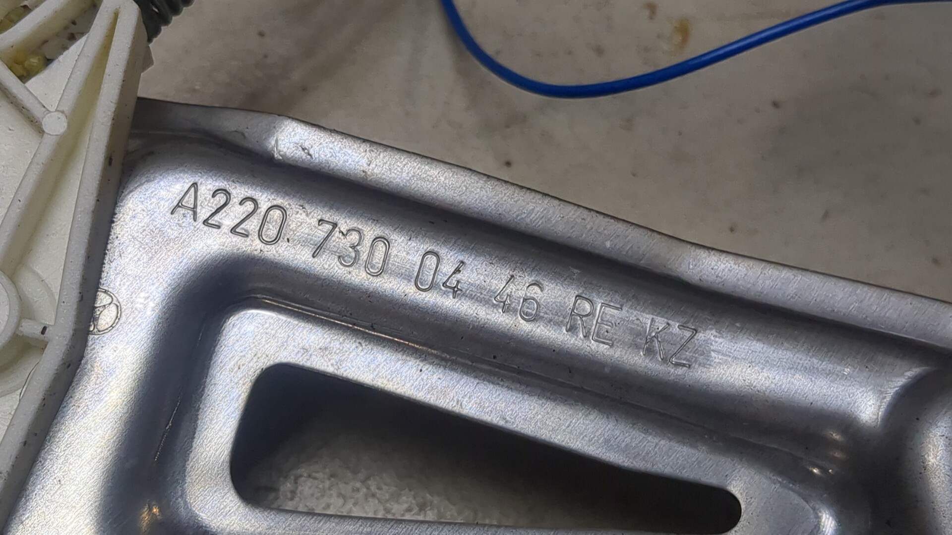 Стеклоподъемник электр. задний правый